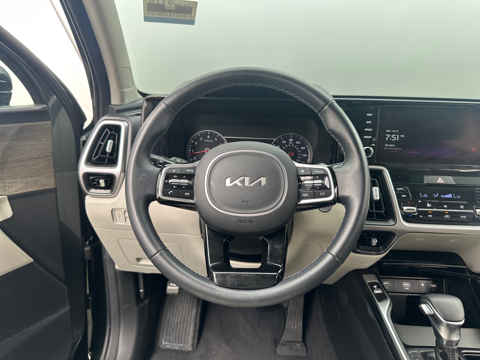 Thumbnail: 2023 Kia Sorento - 4