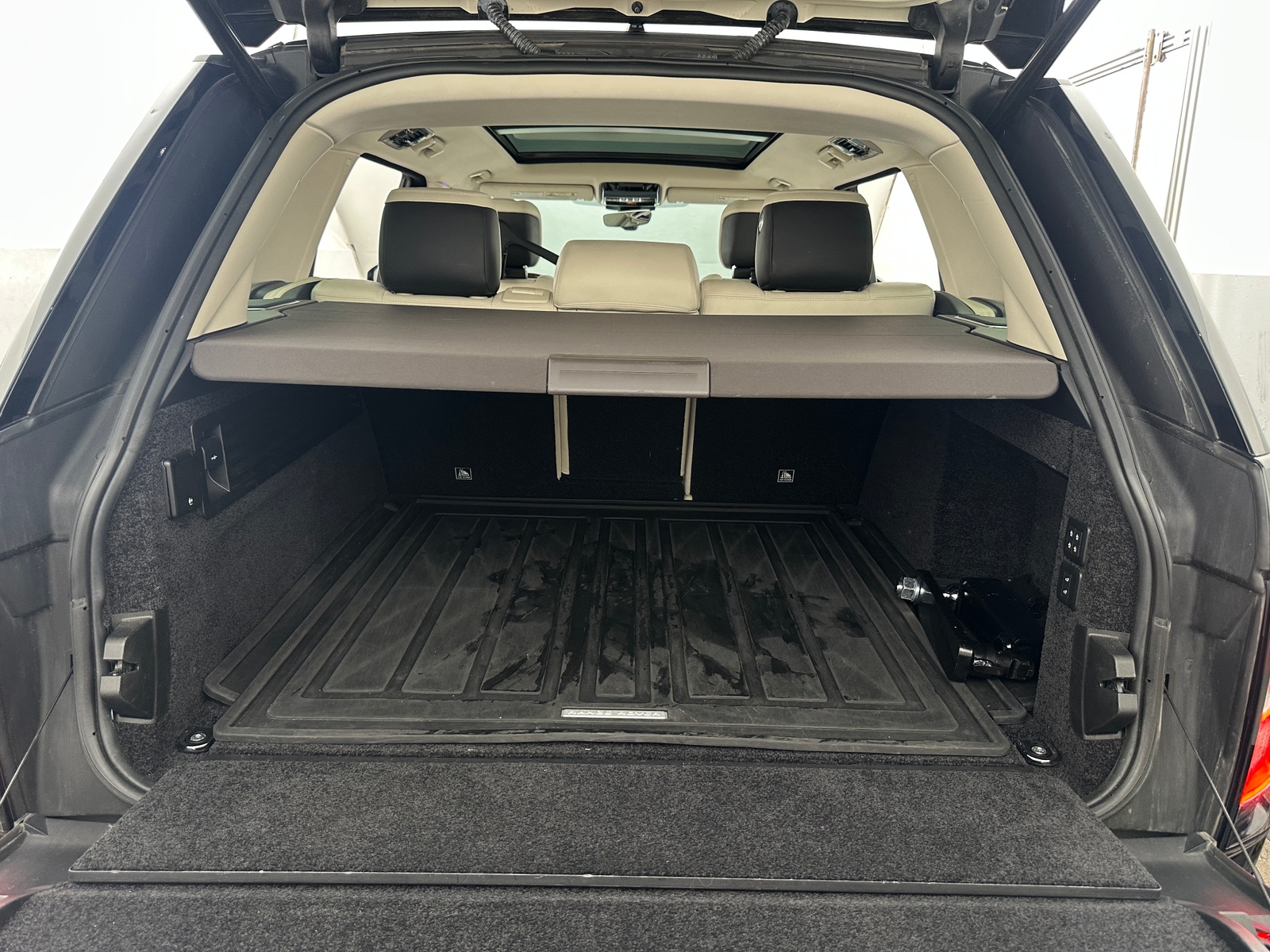 Thumbnail: 2020 Land Rover Range Rover - 6