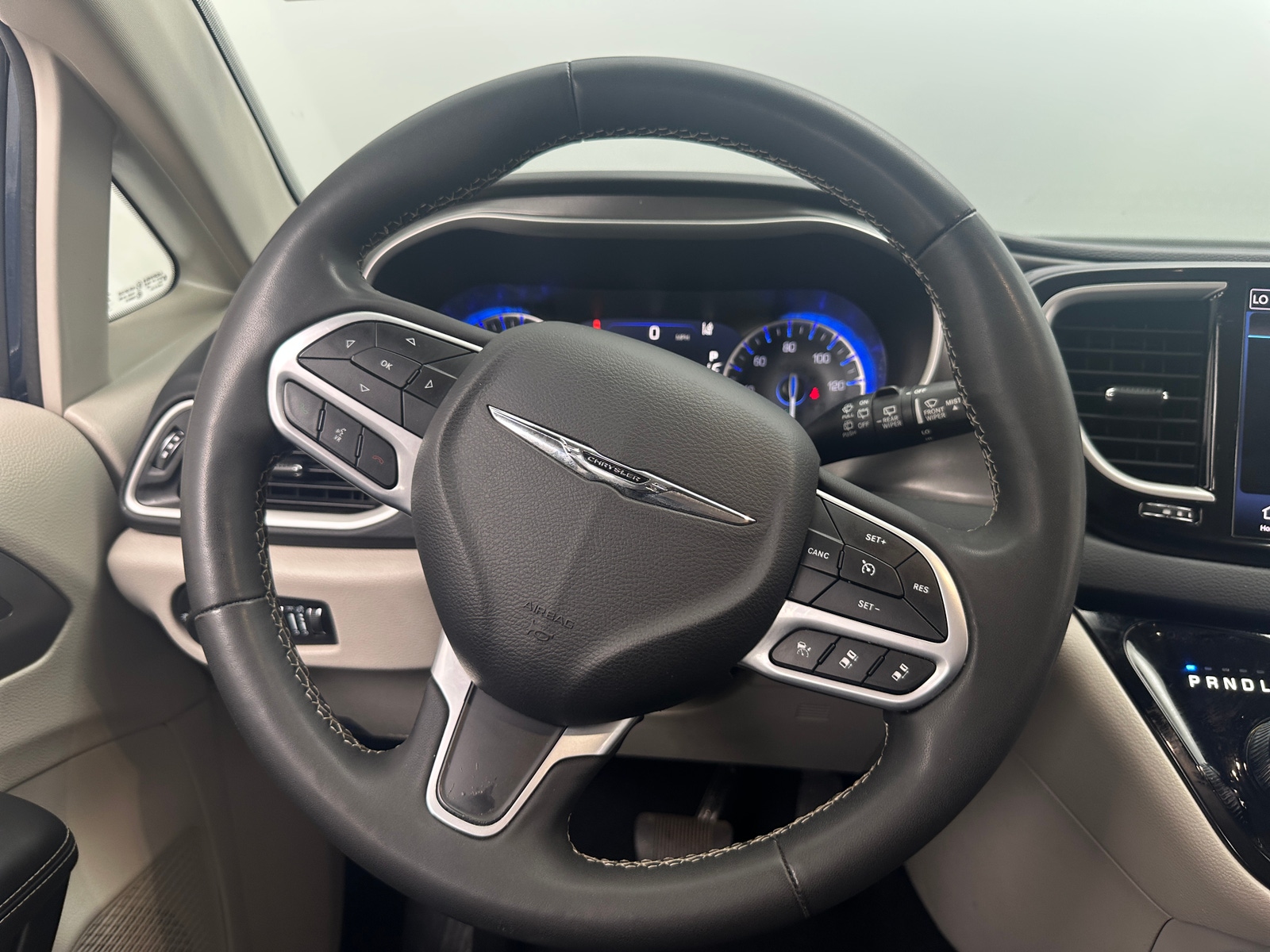 Thumbnail: 2023 Chrysler Pacifica - 4