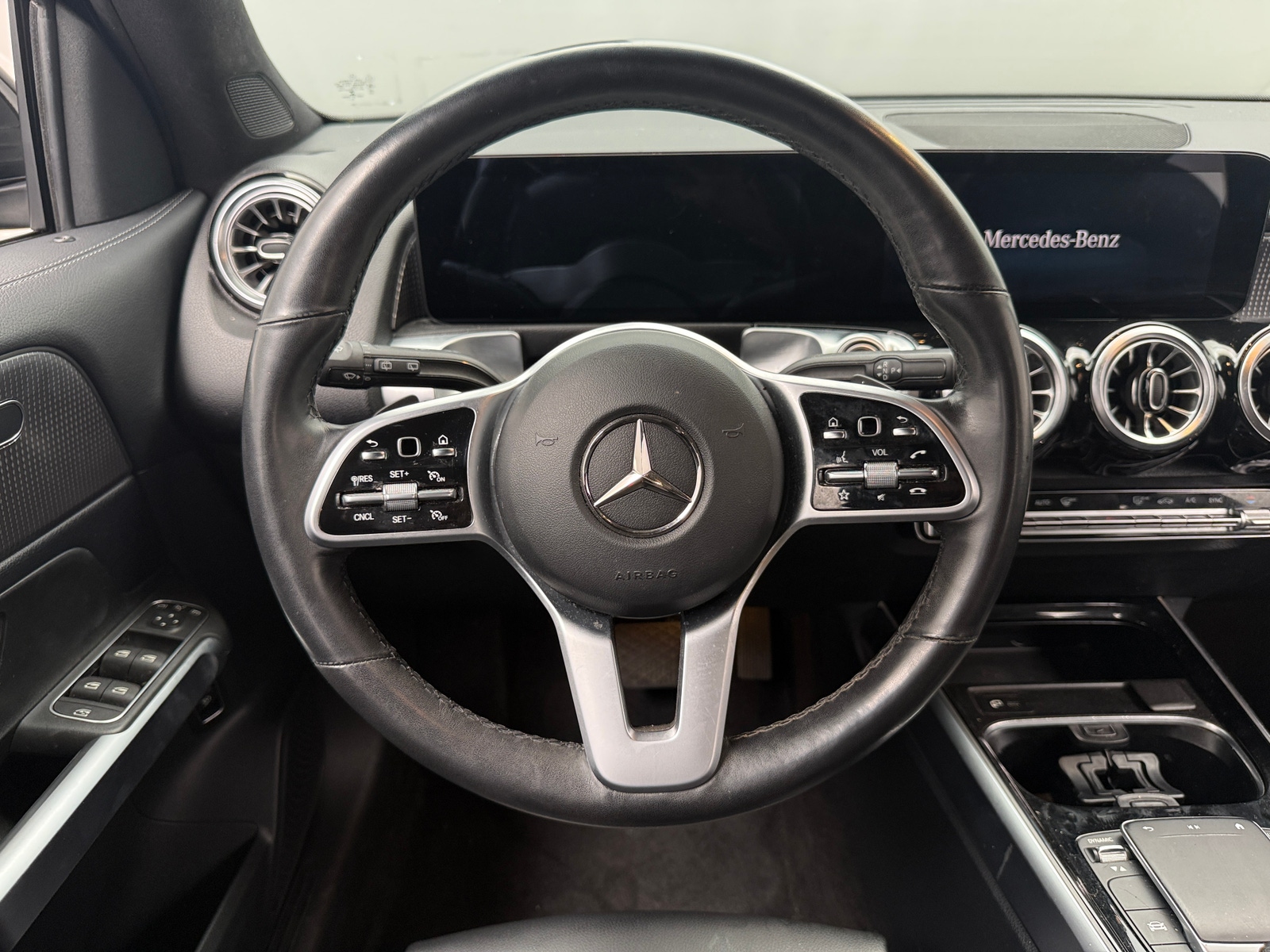 Thumbnail: 2022 Mercedes-Benz GLB - 4