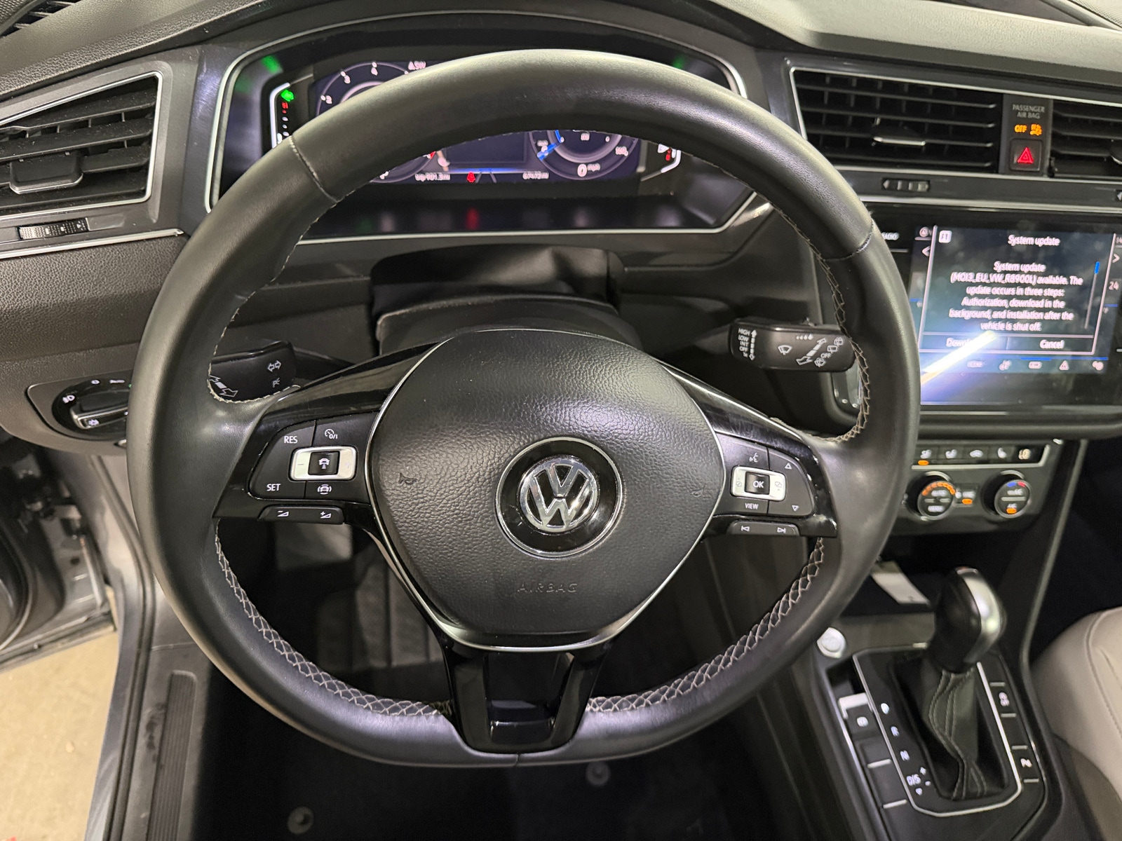 Thumbnail: 2021 Volkswagen Tiguan - 4