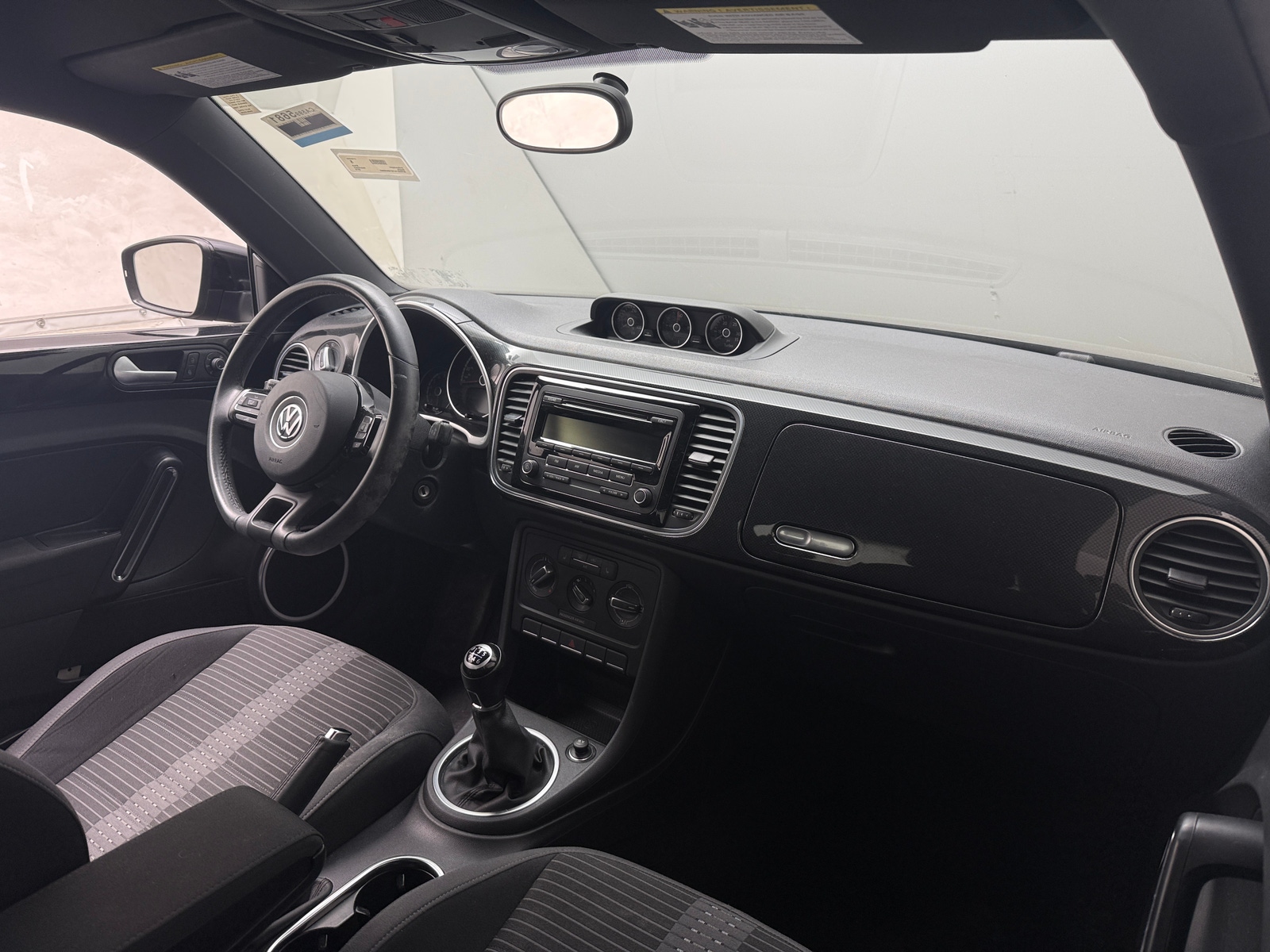 Thumbnail: 2015 Volkswagen Beetle - 3
