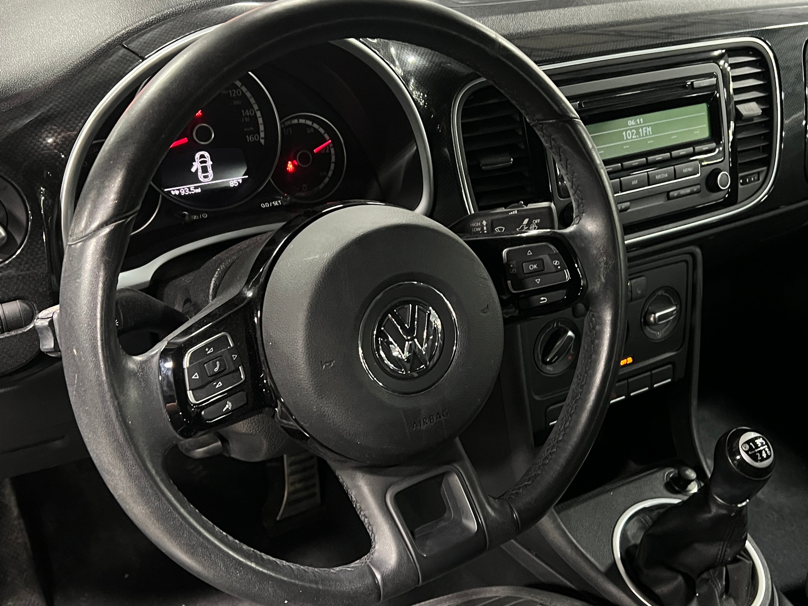 Thumbnail: 2015 Volkswagen Beetle - 5