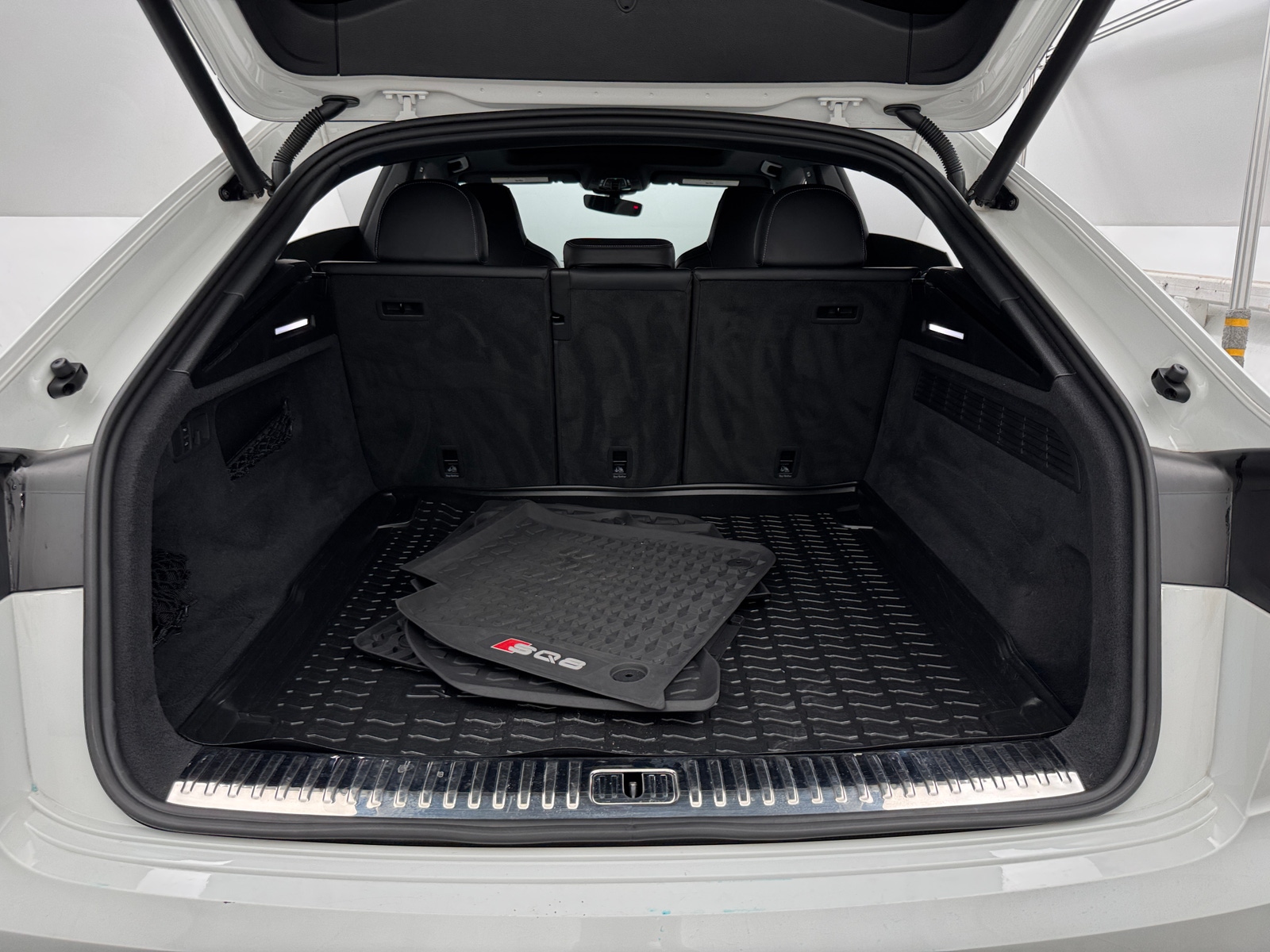 Thumbnail: 2020 Audi SQ8 - 6