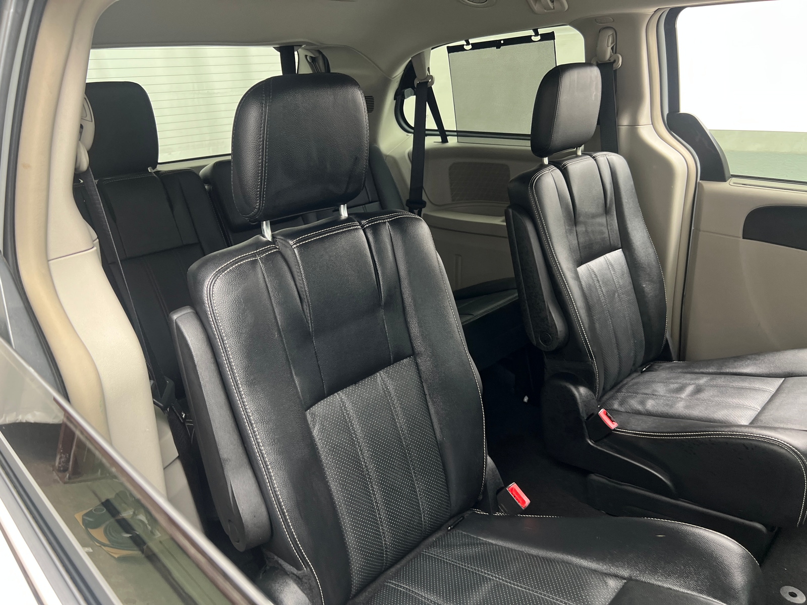 Thumbnail: 2015 Chrysler Town & Country - 5