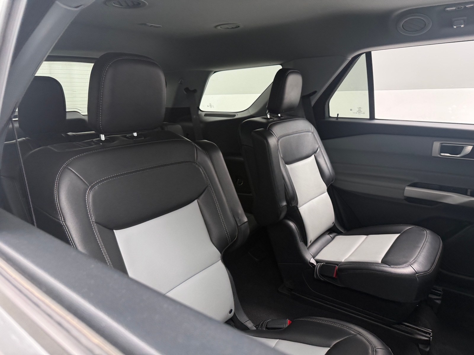 Thumbnail: 2022 Ford Explorer - 6