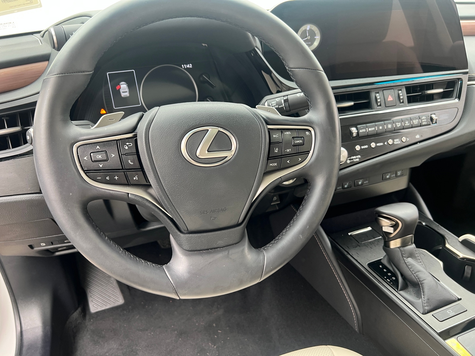 Thumbnail: 2025 Lexus ES - 4