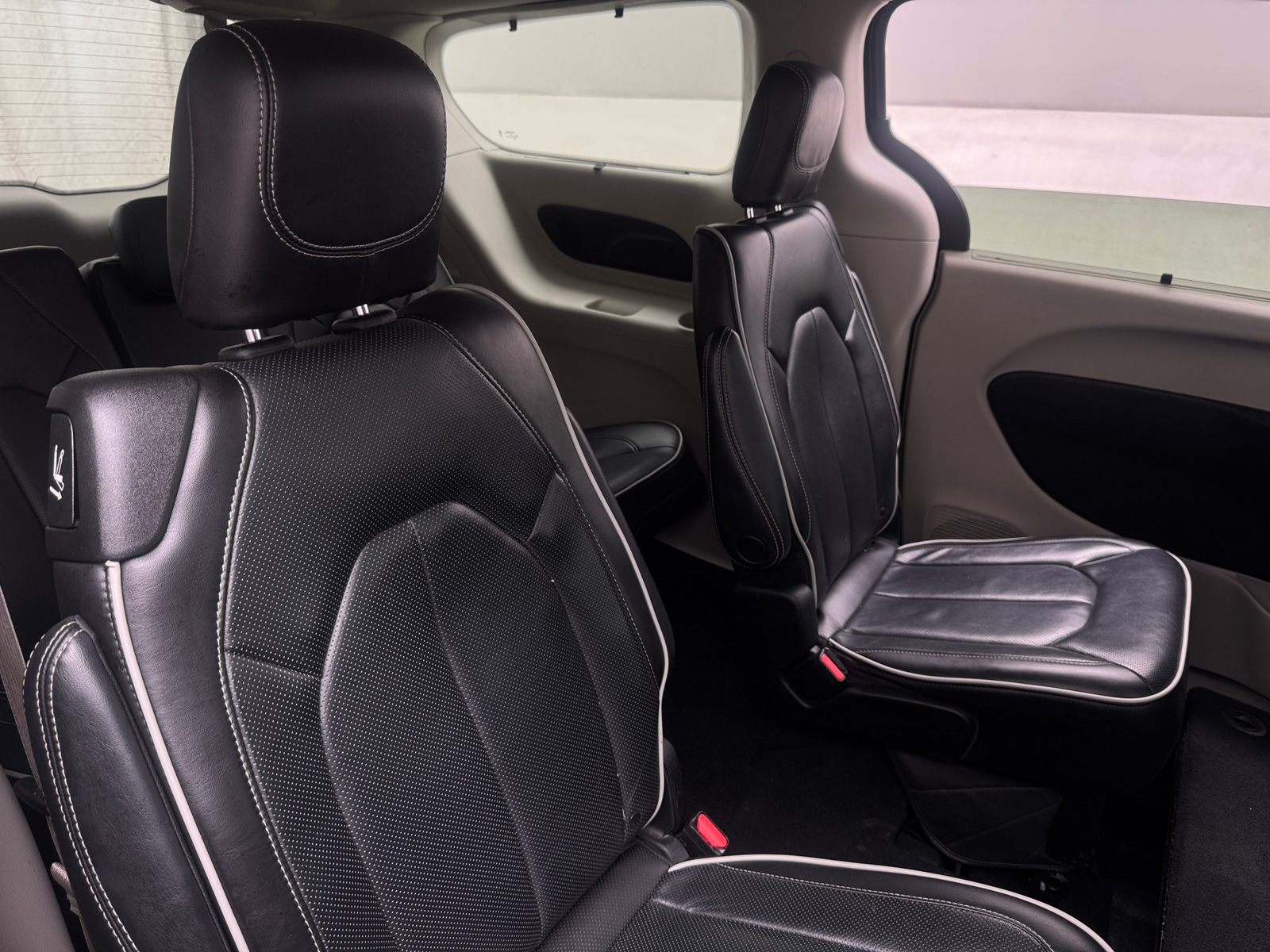 Thumbnail: 2023 Chrysler Pacifica - 5