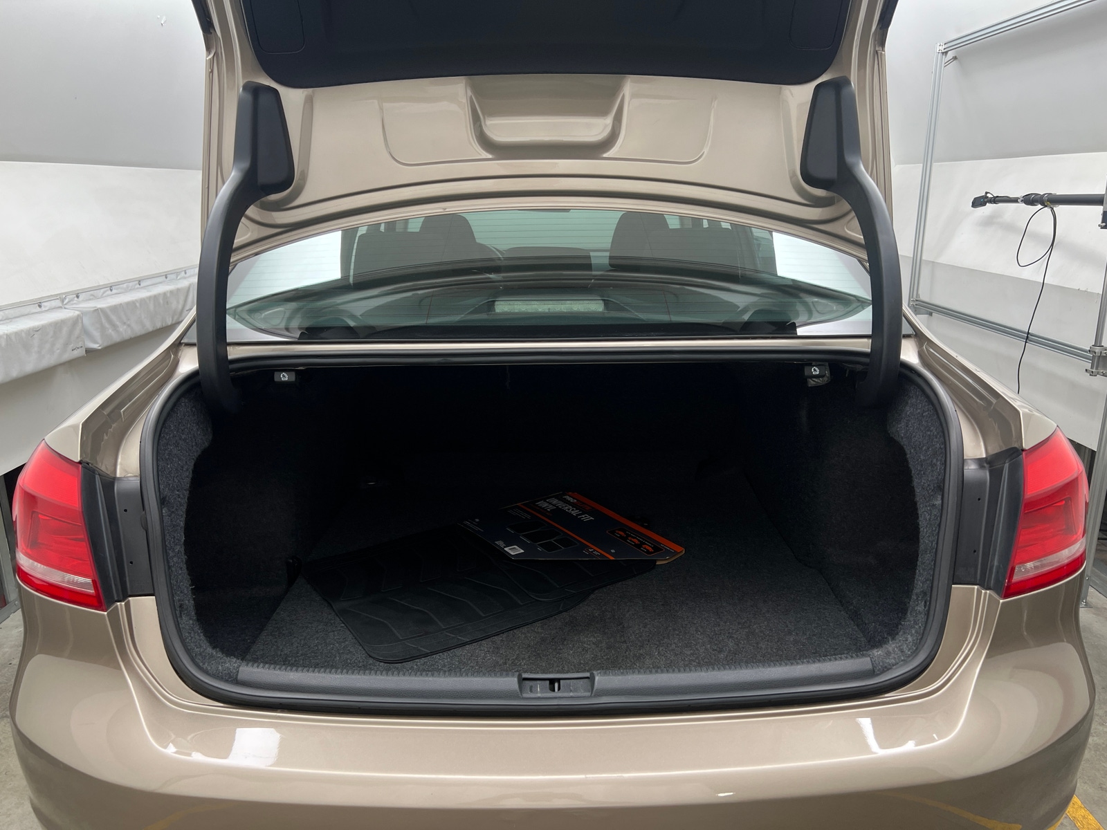 Thumbnail: 2015 Volkswagen Passat - 7