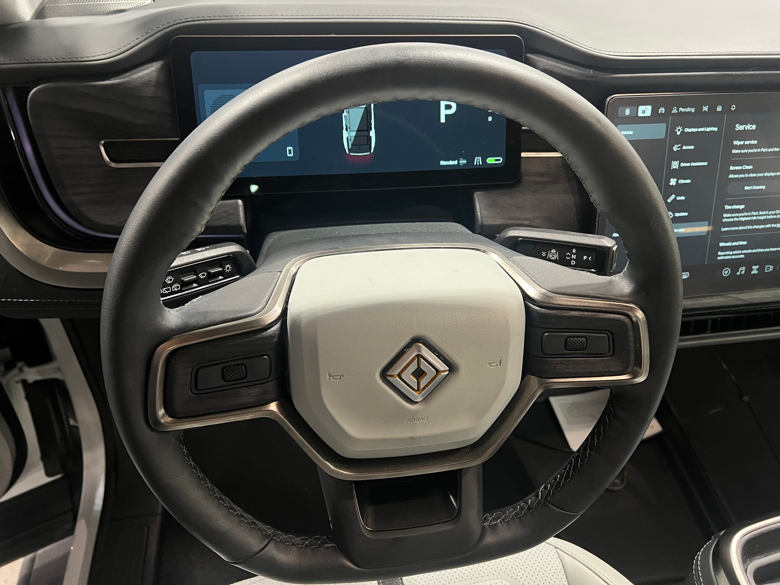Thumbnail: 2024 Rivian R1S - 4