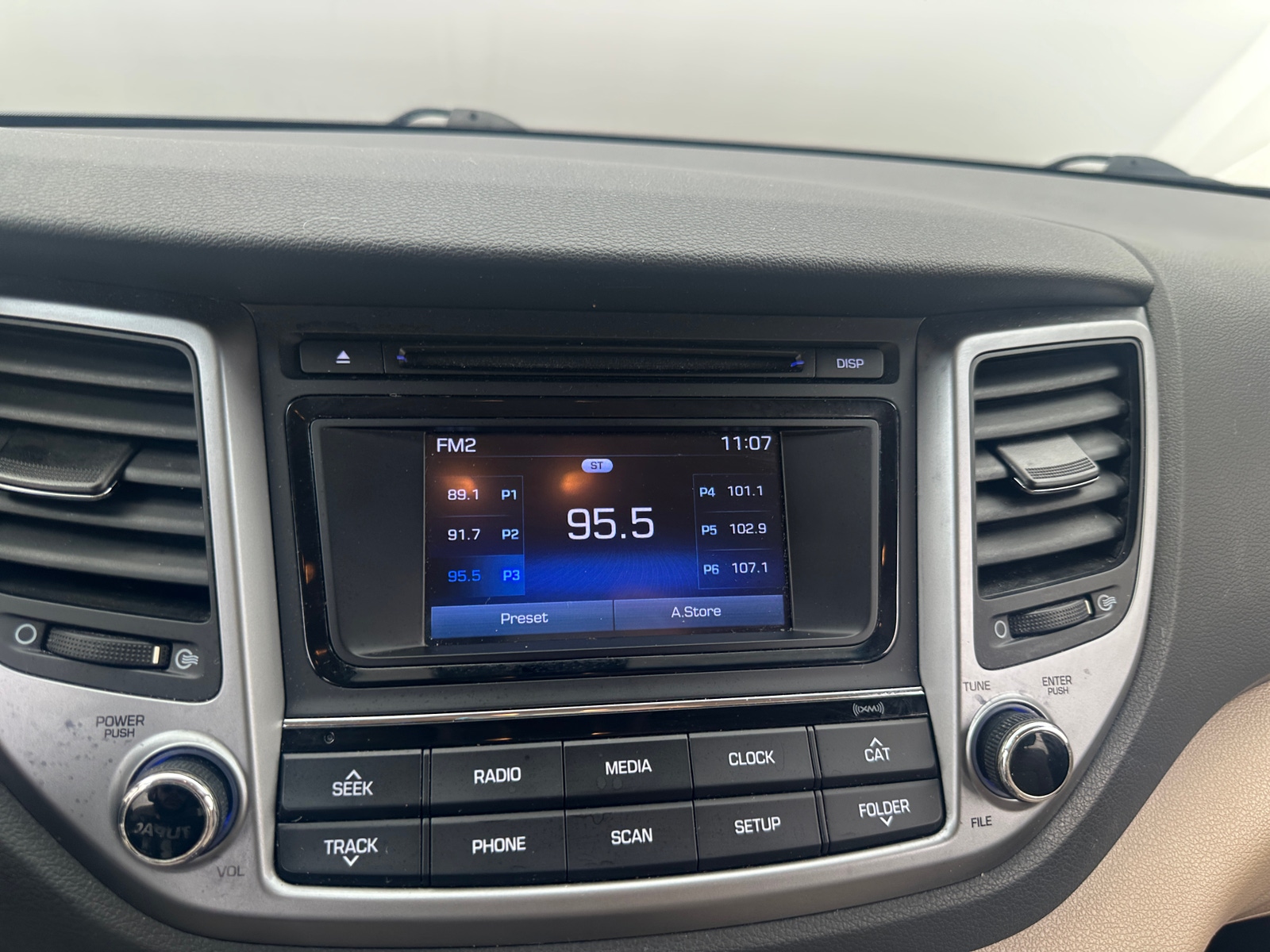 Thumbnail: 2016 Hyundai Tucson - 4