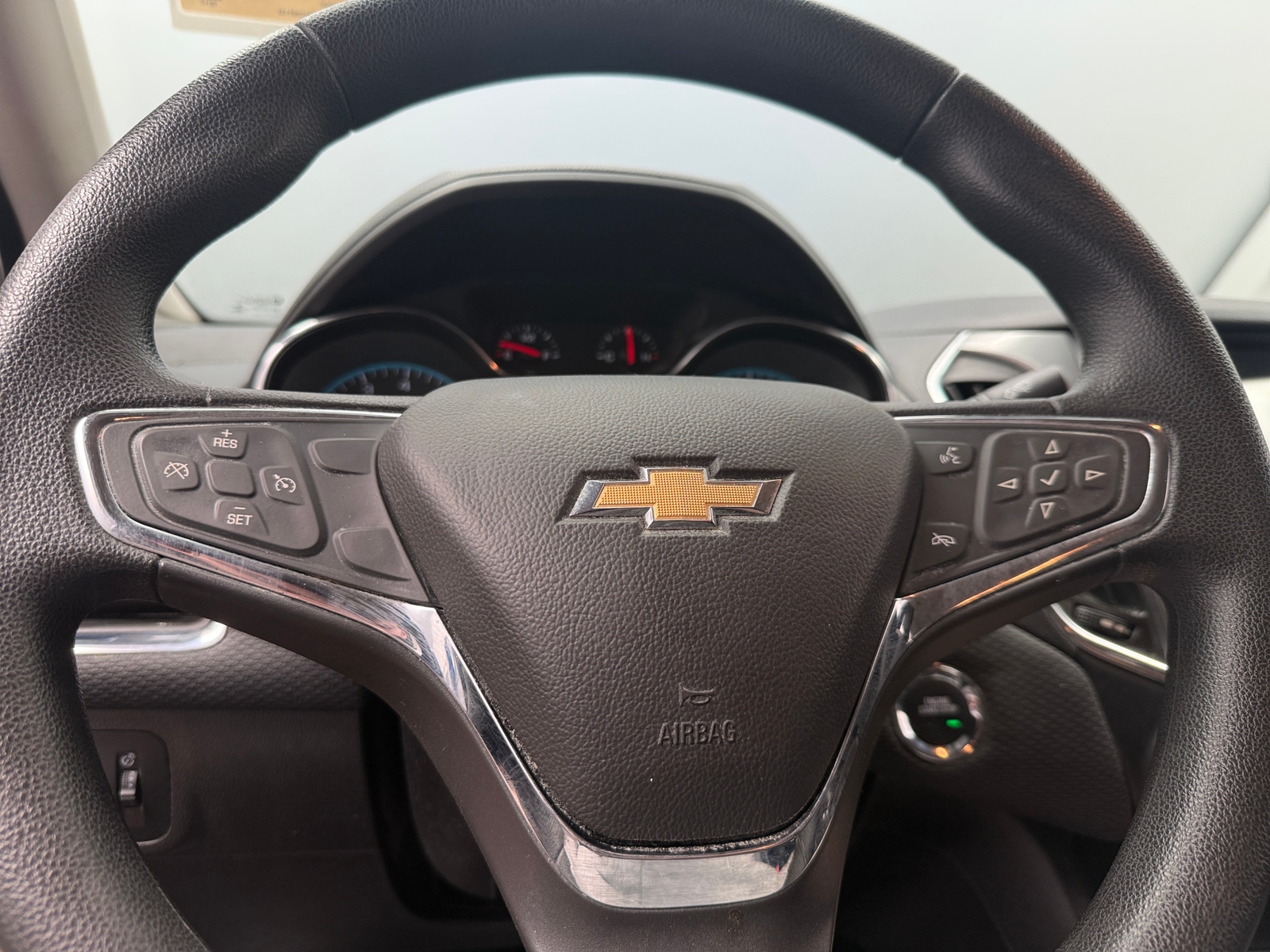 Thumbnail: 2017 Chevrolet Cruze - 5