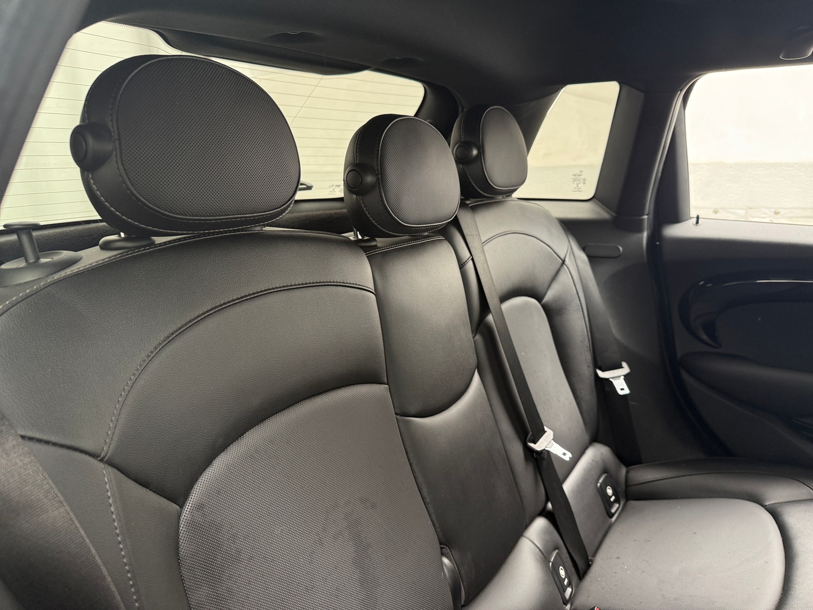 Thumbnail: 2016 MINI Cooper Hardtop - 5