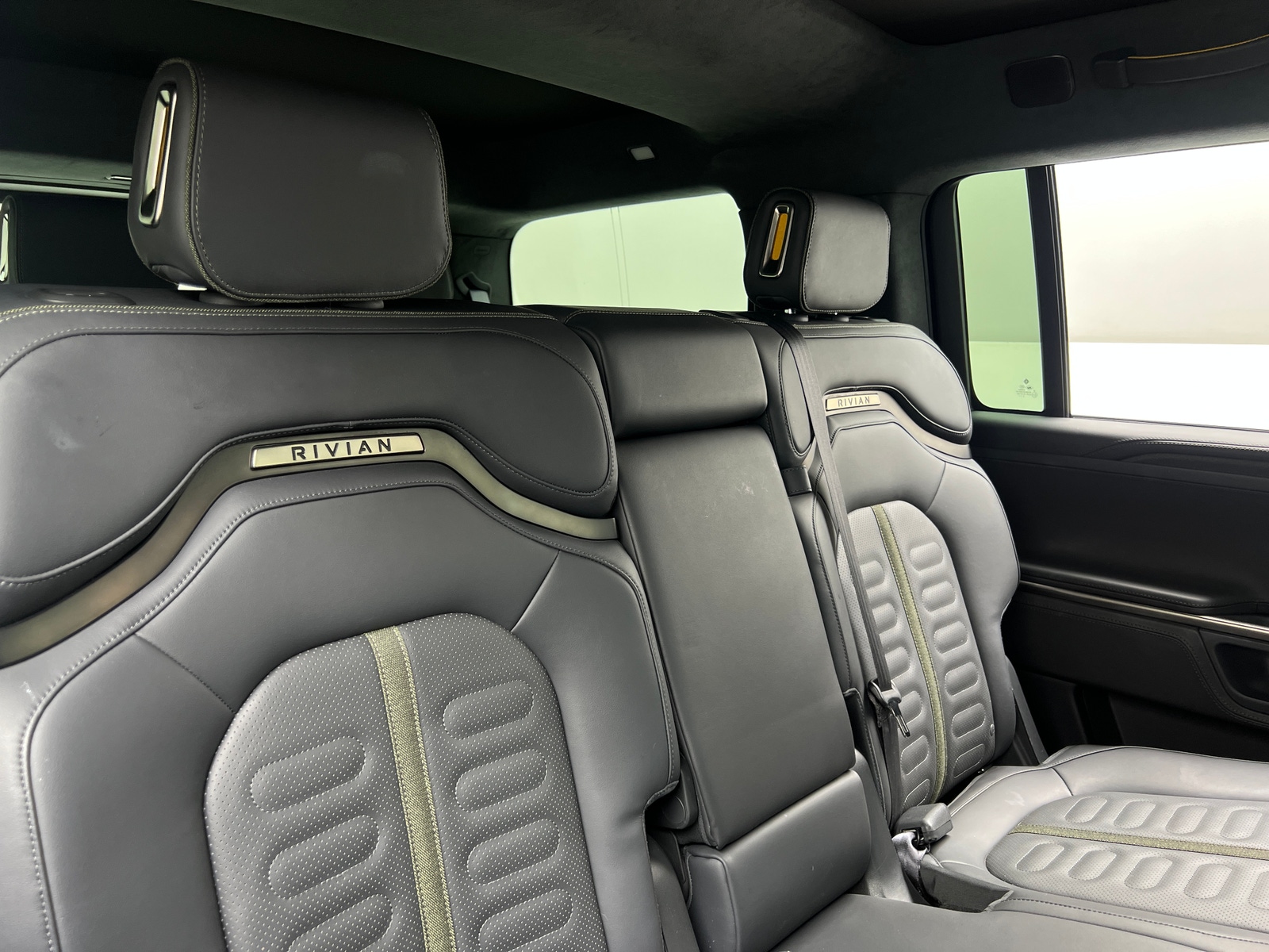 Thumbnail: 2024 Rivian R1S - 5