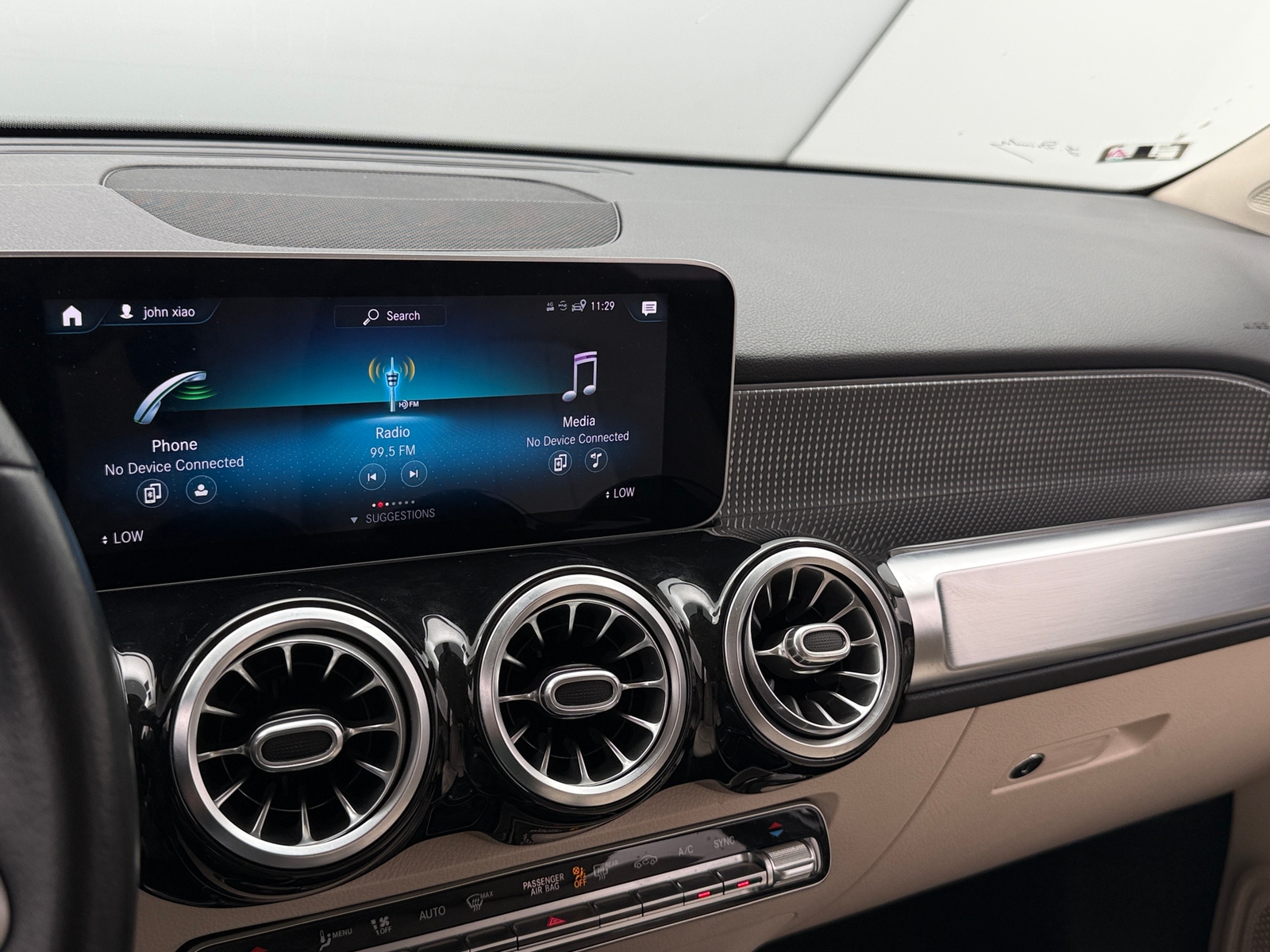 Thumbnail: 2021 Mercedes-Benz GLB - 3