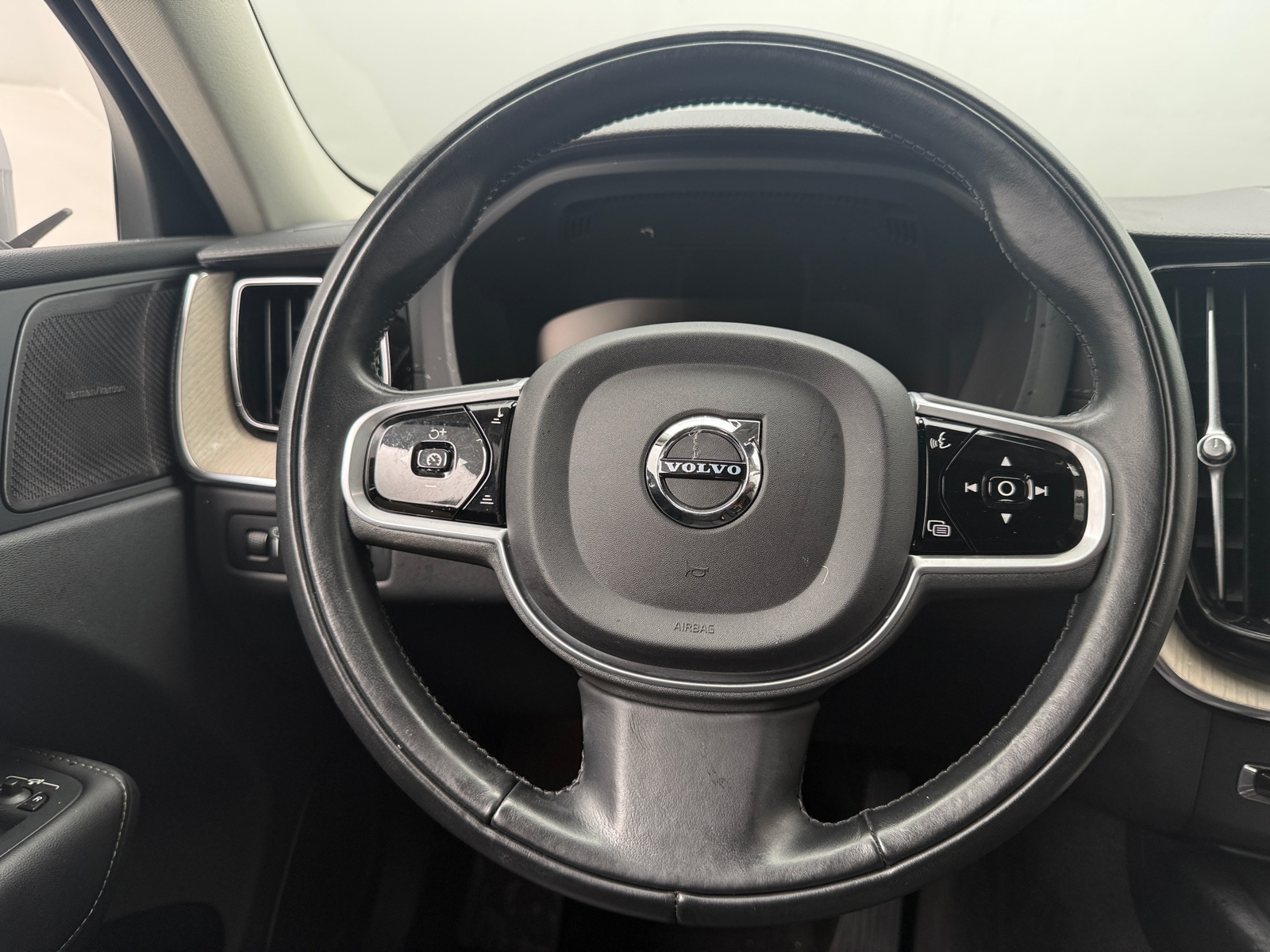 Thumbnail: 2021 Volvo XC60 - 4