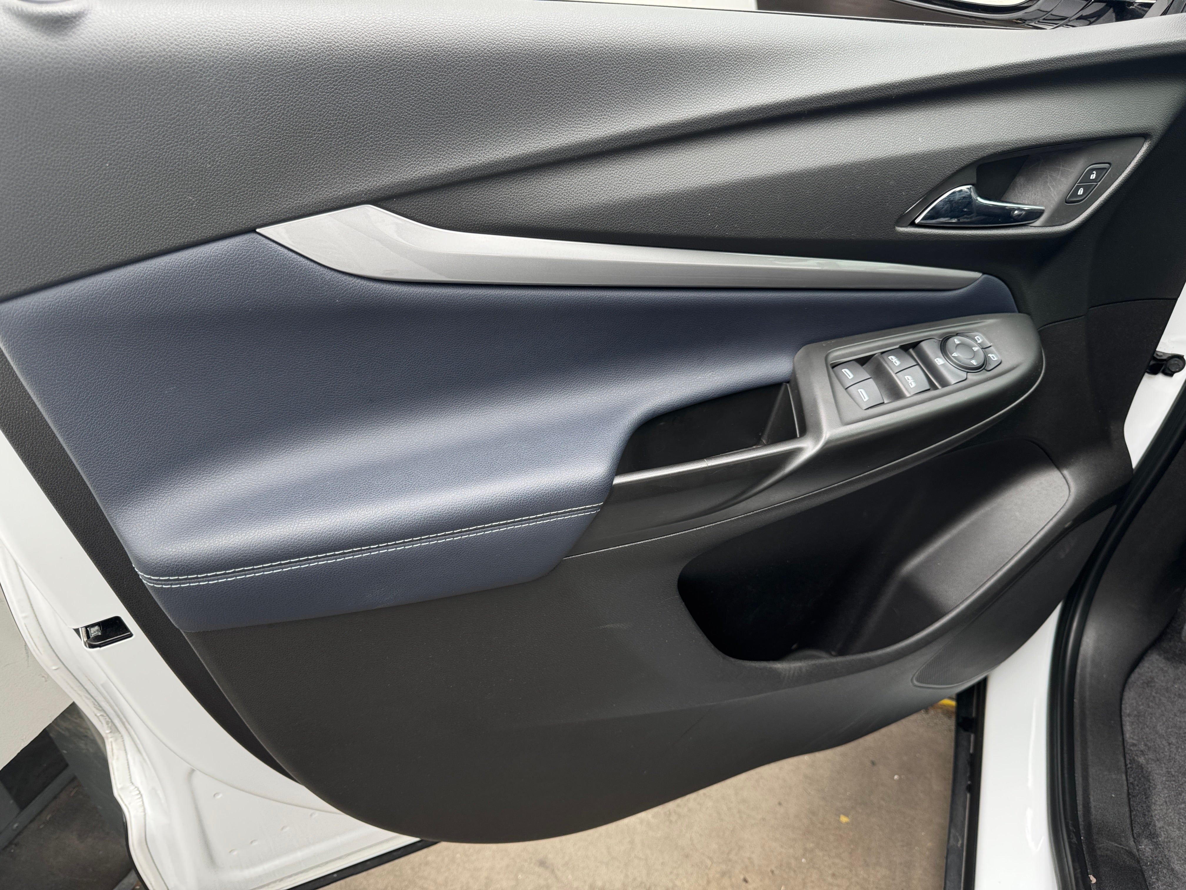 Used 2022 Chevrolet Bolt EUV LT with VIN 1G1FY6S04N4106530 for sale in Auburn, WA