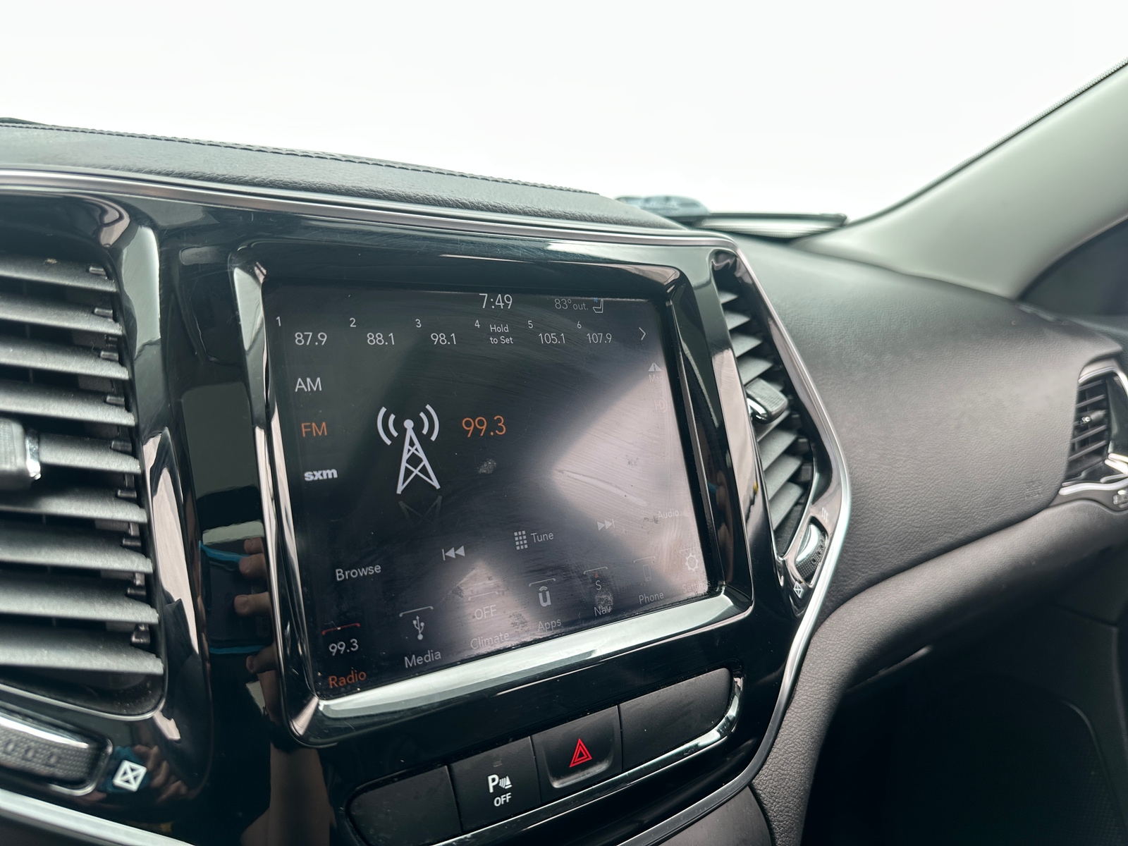 Thumbnail: 2019 Jeep Cherokee - 3