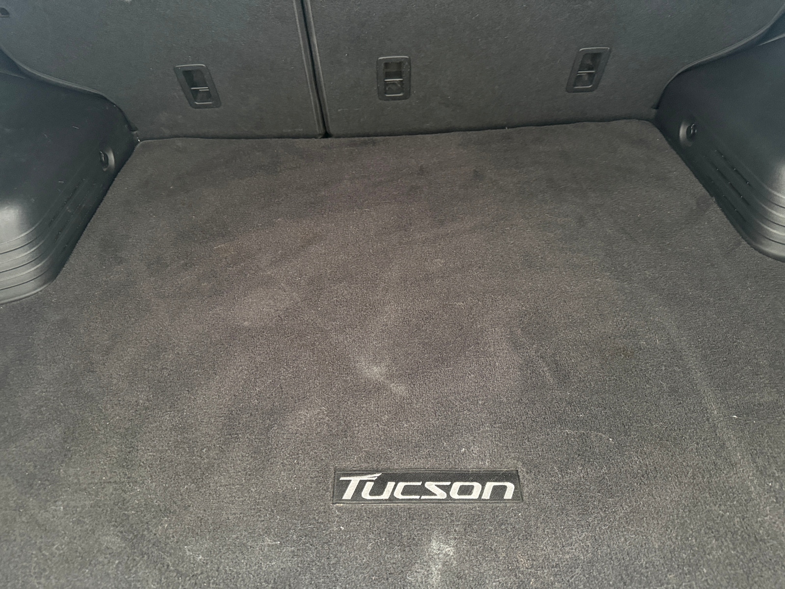 Thumbnail: 2010 Hyundai Tucson - 7