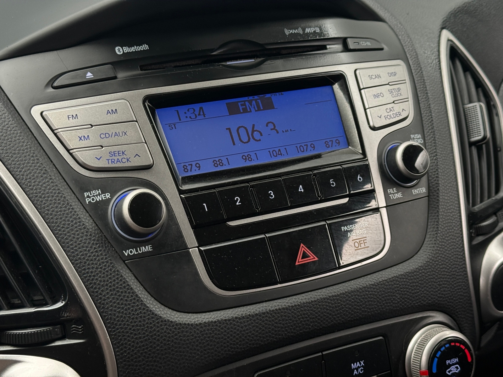 Thumbnail: 2010 Hyundai Tucson - 4