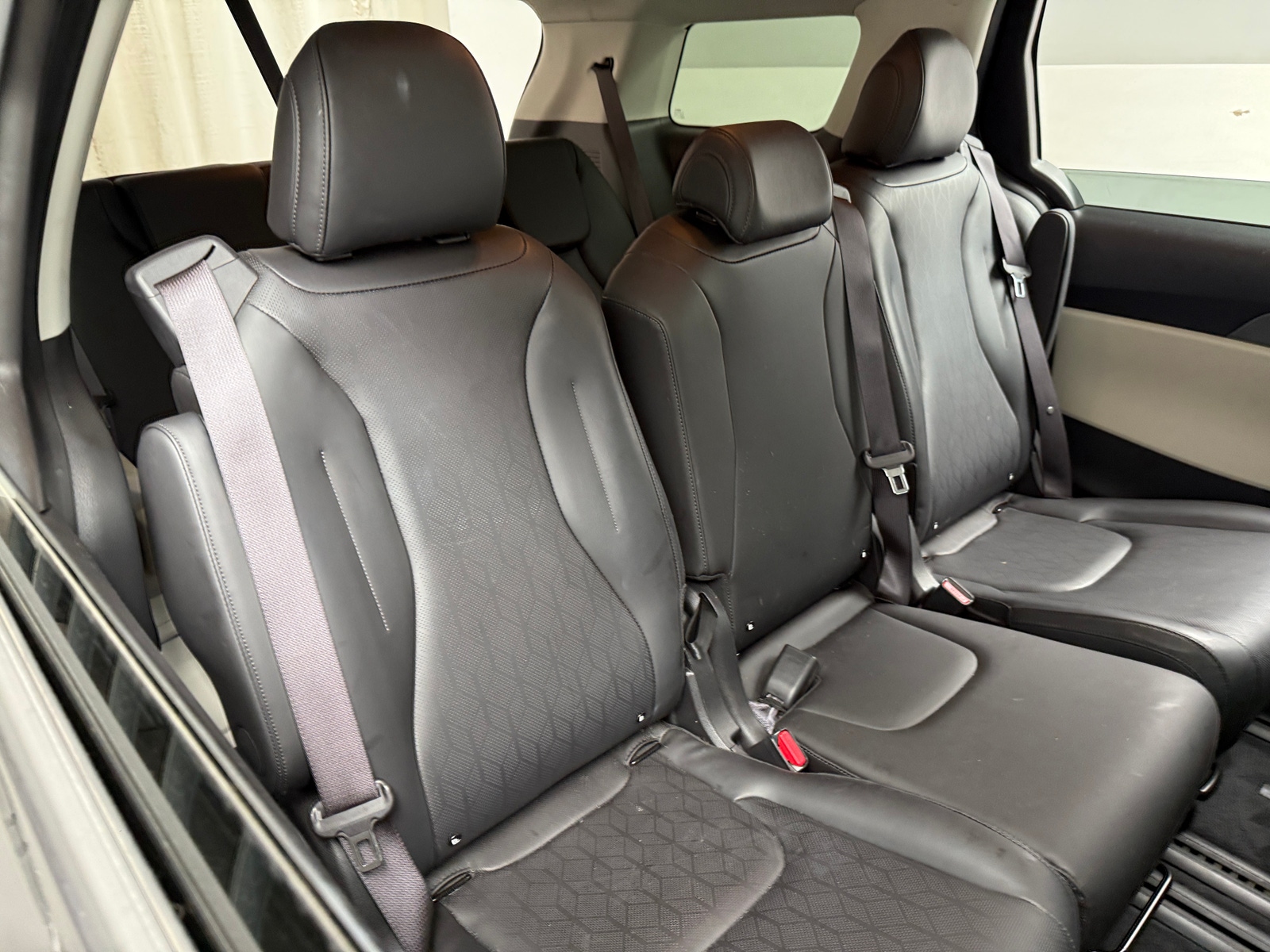 Thumbnail: 2023 Kia Carnival - 5