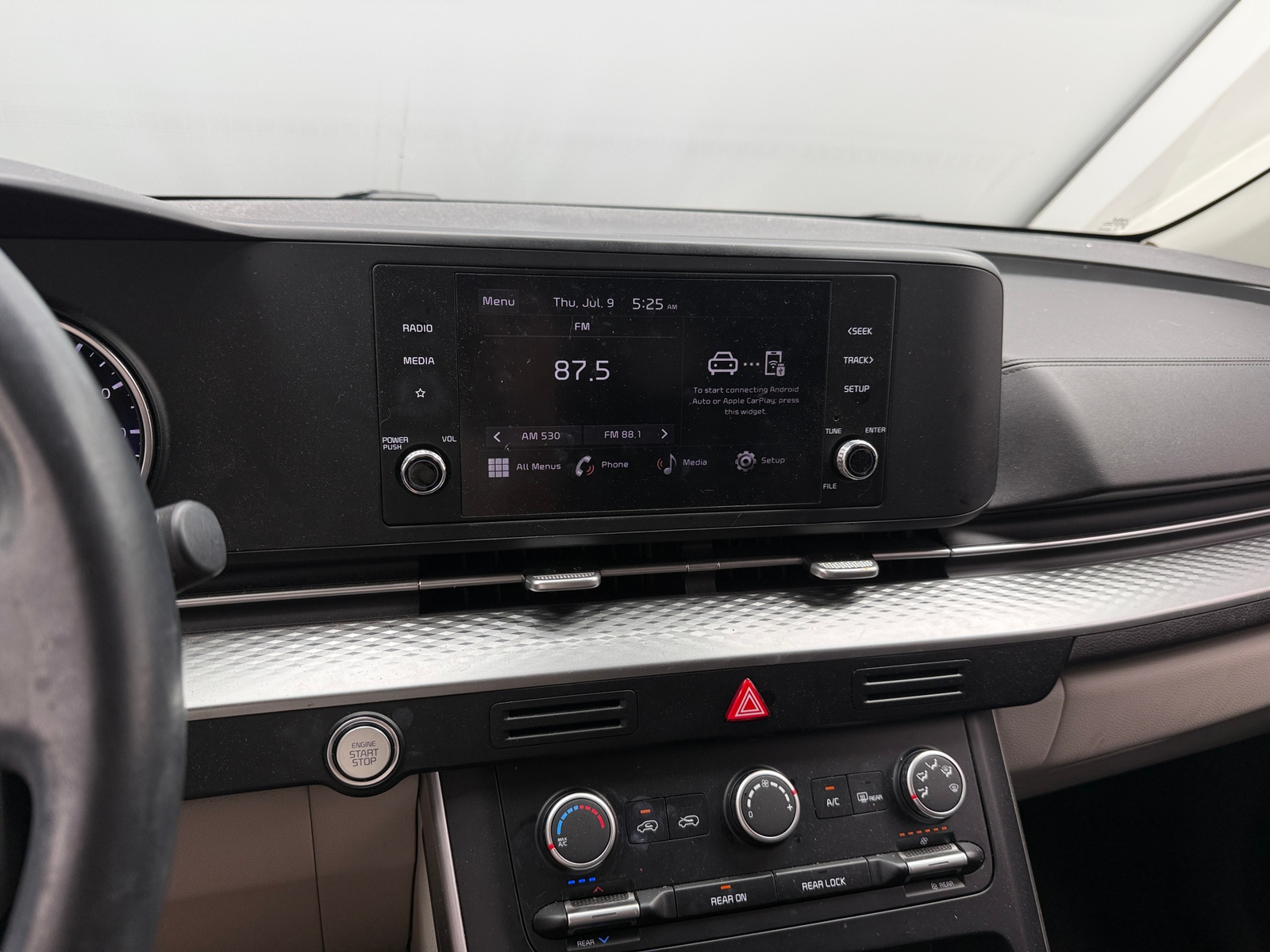 Thumbnail: 2023 Kia Carnival - 3