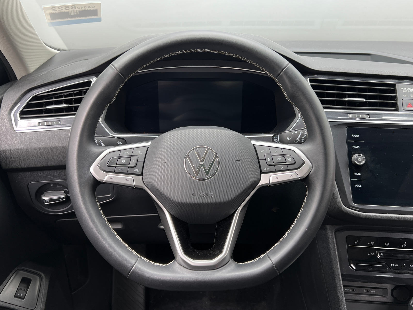 Thumbnail: 2022 Volkswagen Tiguan - 4