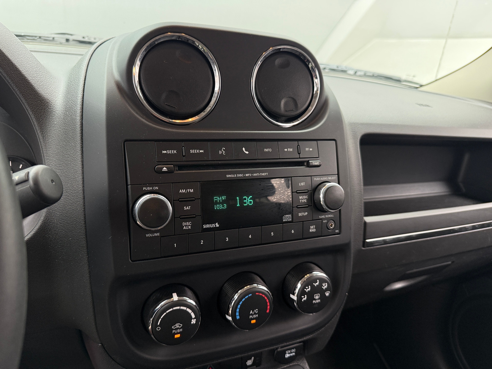 Thumbnail: 2016 Jeep Patriot - 3