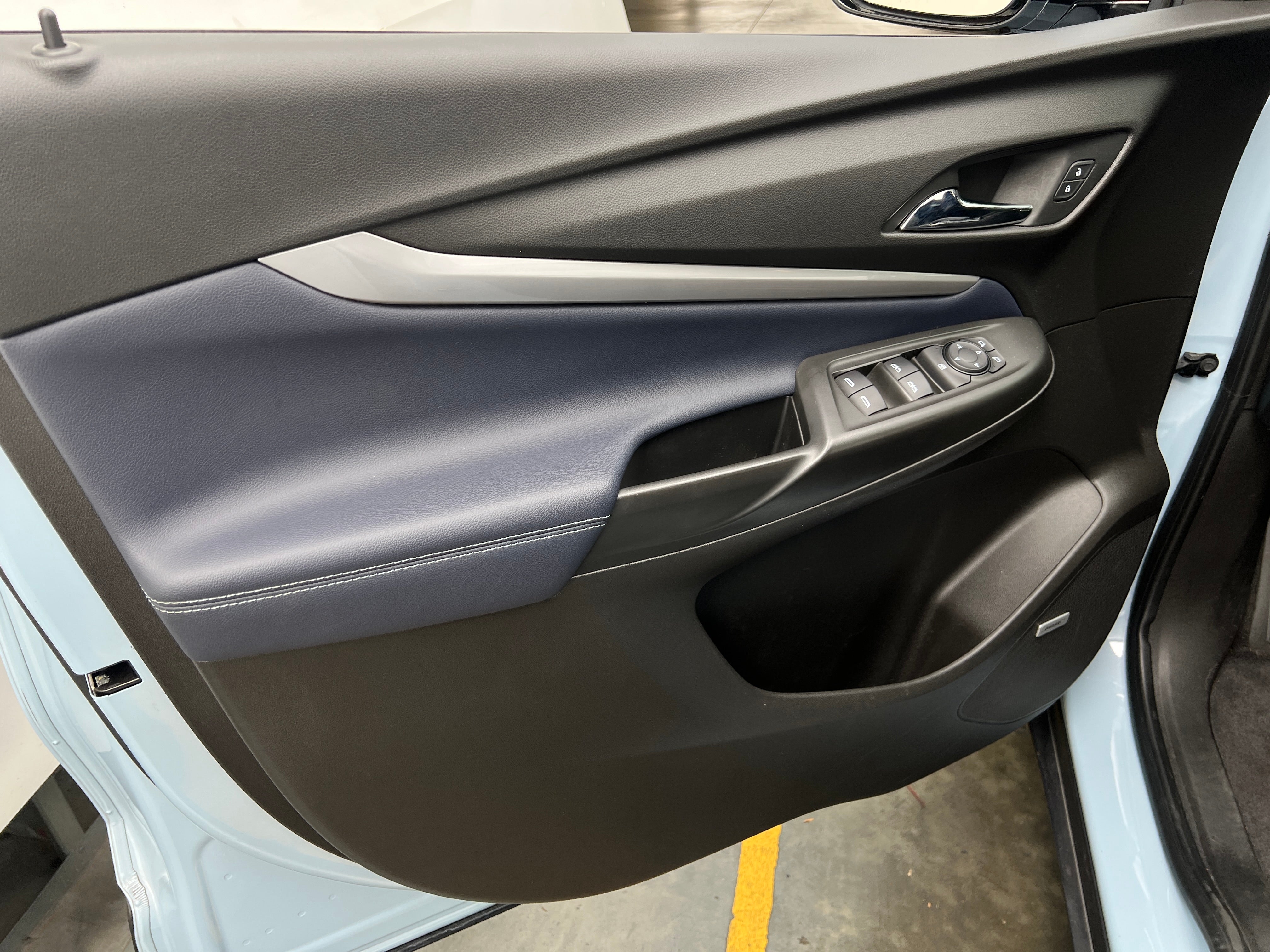 Used 2022 Chevrolet Bolt EUV Premier with VIN 1G1FZ6S08N4111663 for sale in Oak Creek, WI