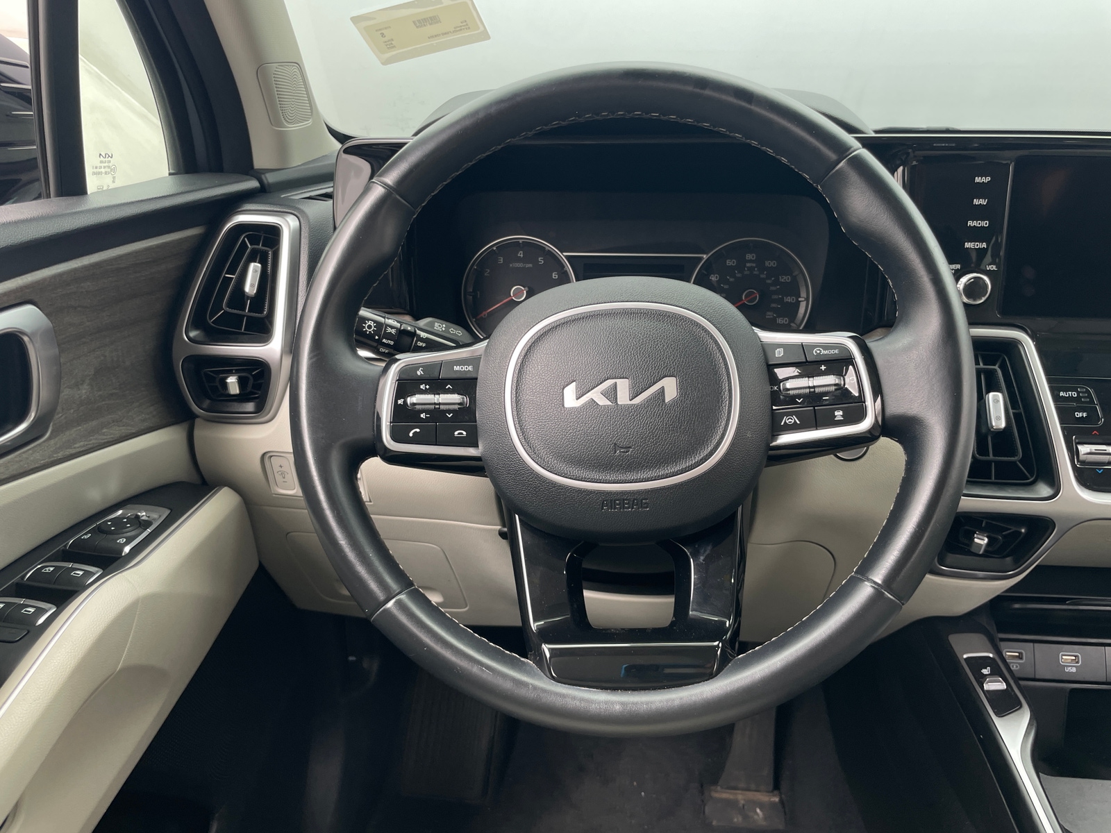 Thumbnail: 2022 Kia Sorento - 4