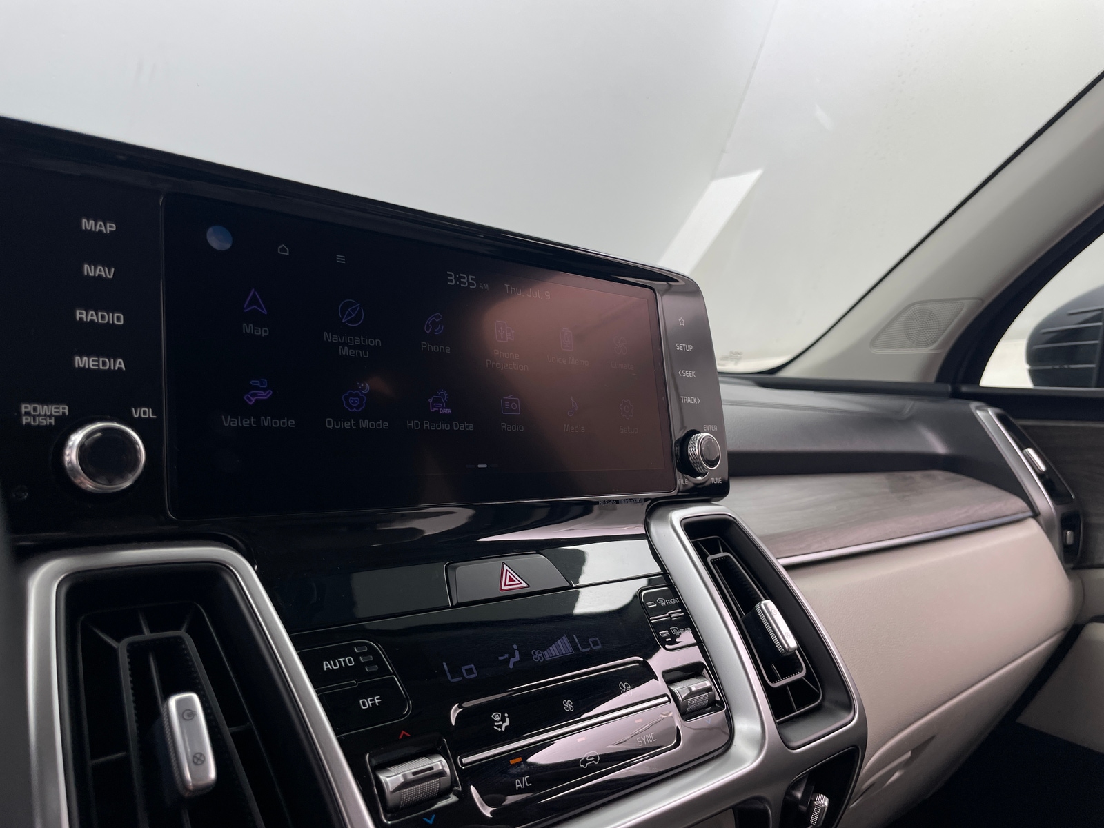 Thumbnail: 2022 Kia Sorento - 3