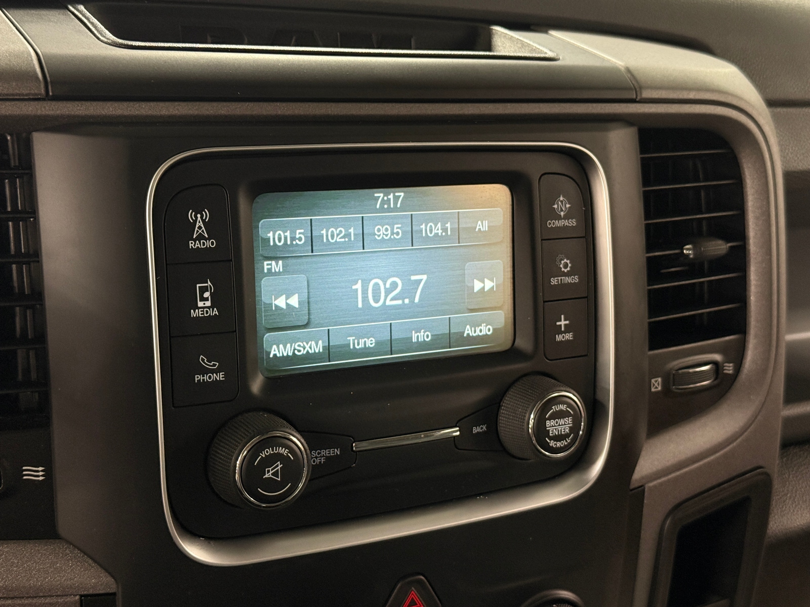 Thumbnail: 2020 RAM 1500 Classic - 4