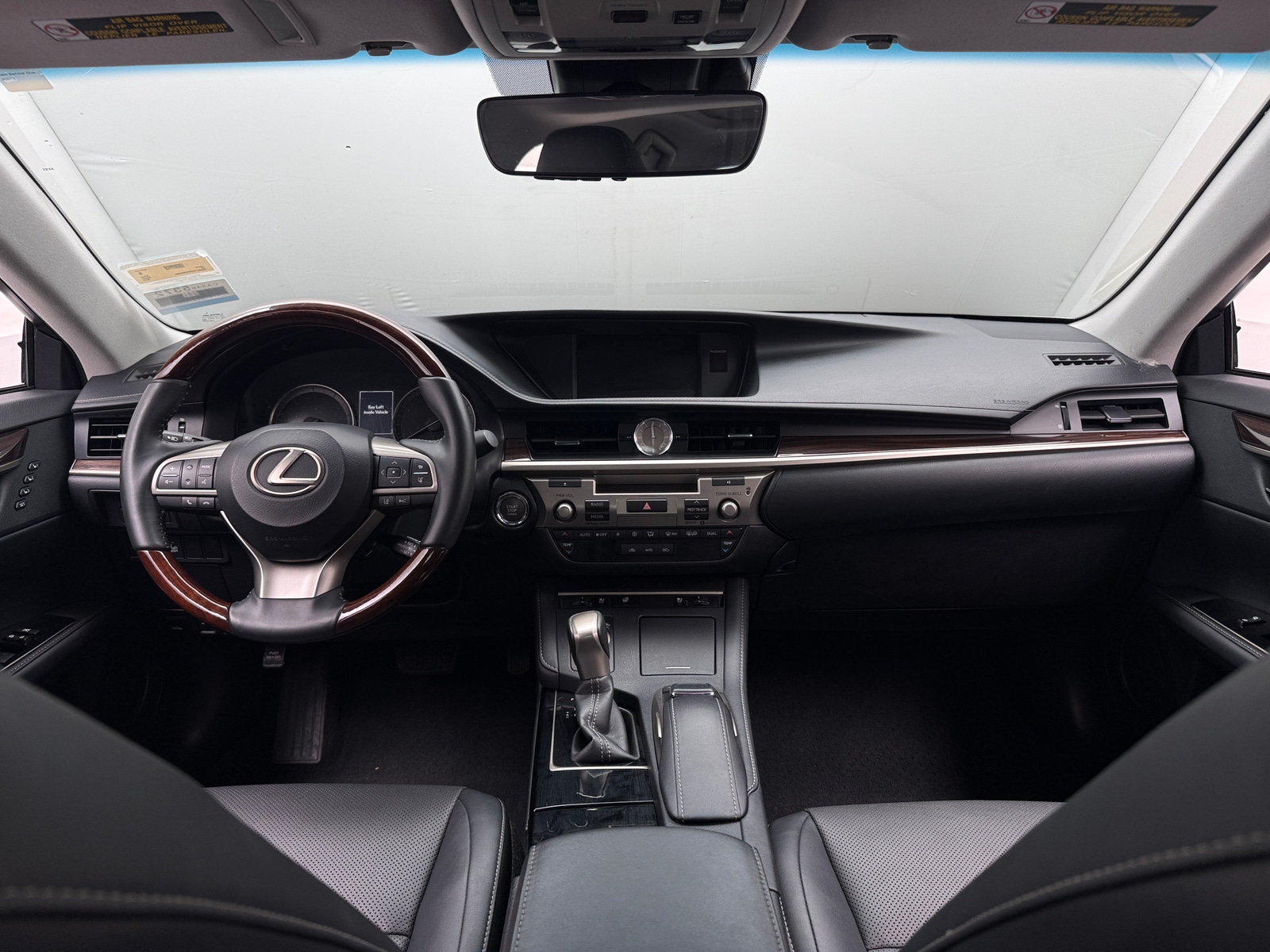 Thumbnail: 2017 Lexus ES - 2