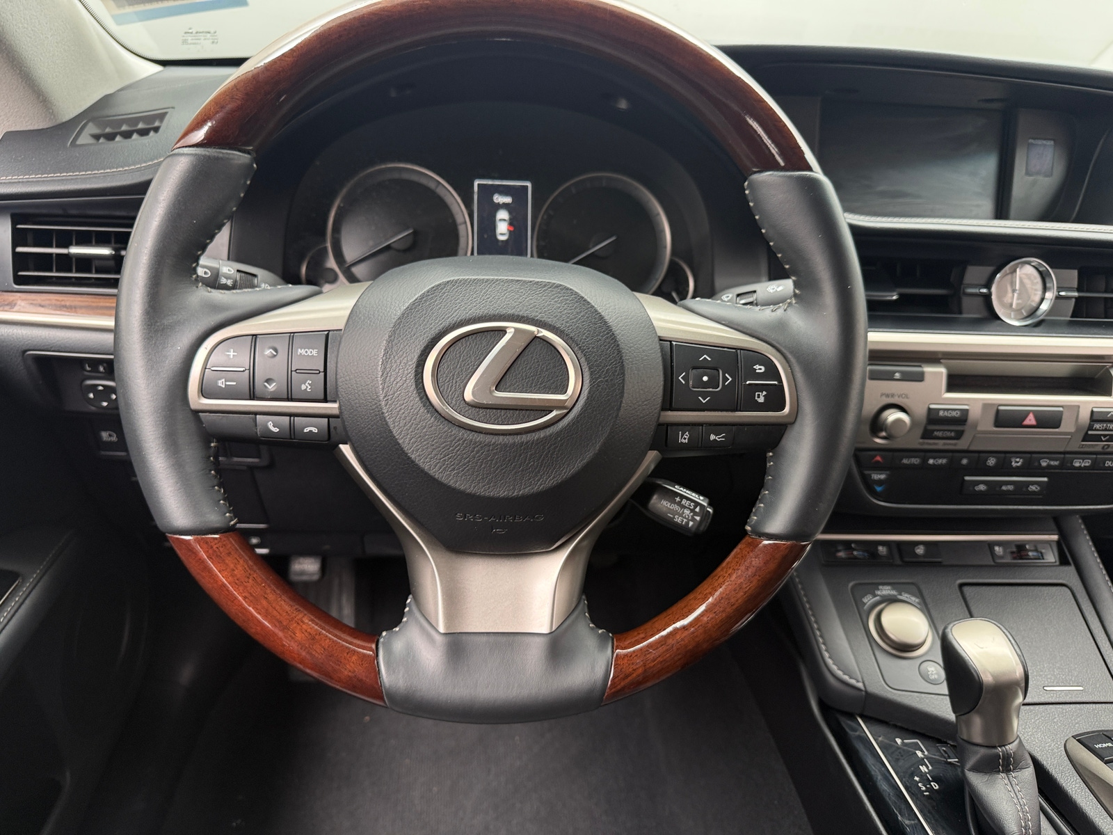 Thumbnail: 2017 Lexus ES - 4