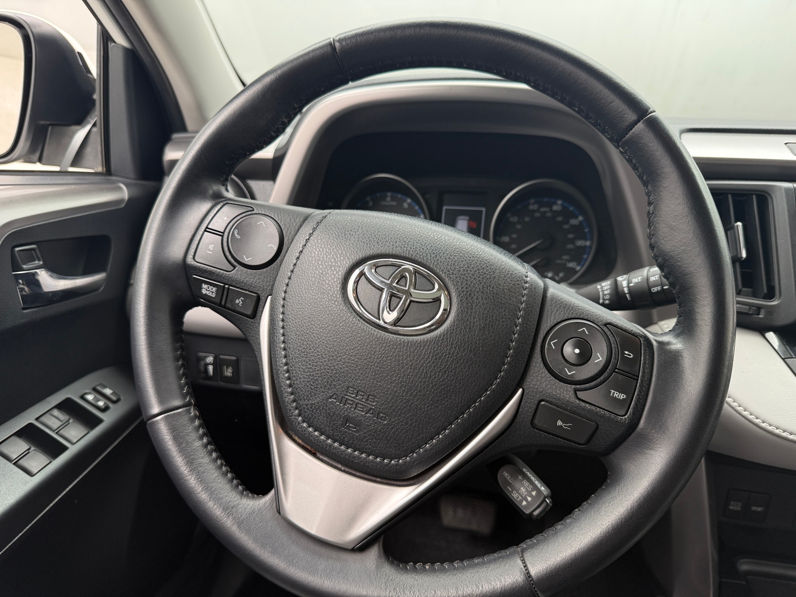 Thumbnail: 2017 Toyota RAV4 - 5
