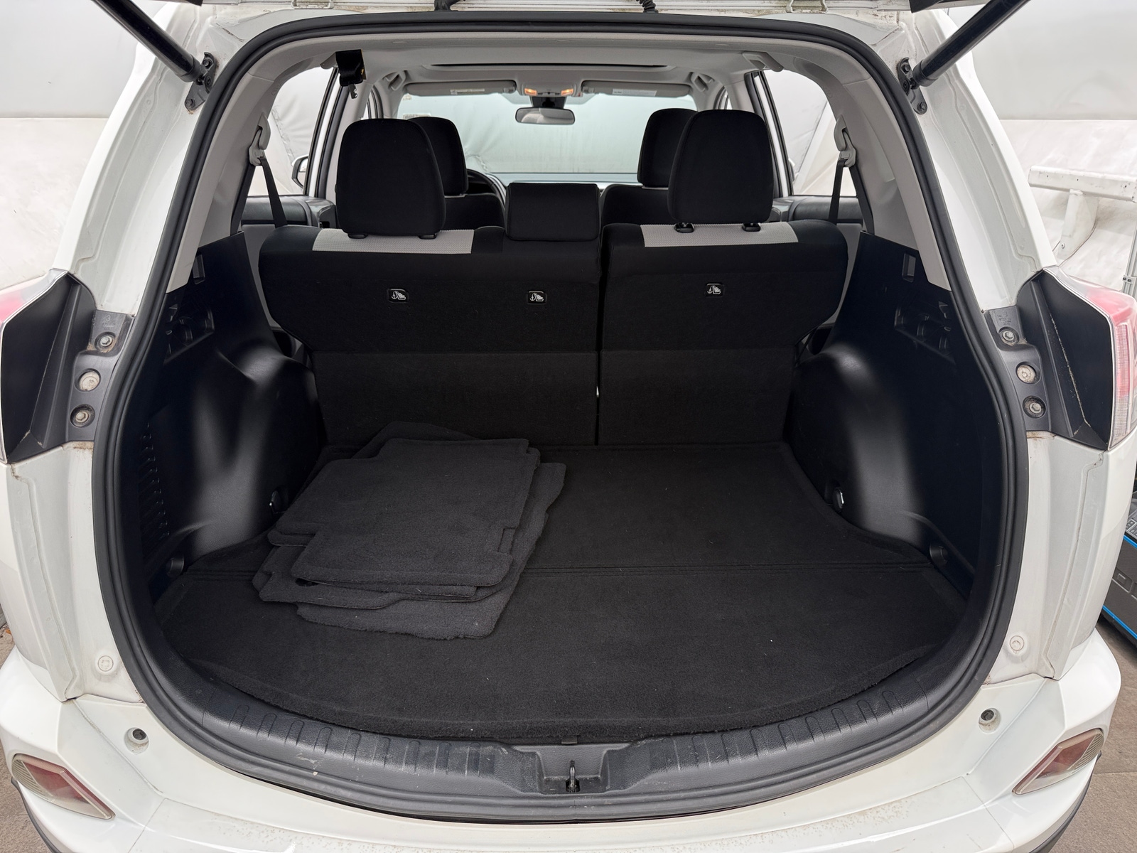 Thumbnail: 2017 Toyota RAV4 - 7