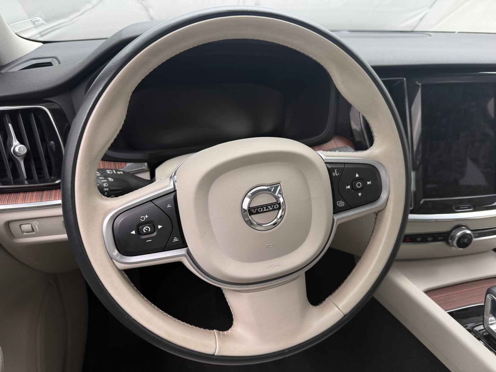 Thumbnail: 2022 Volvo S60 - 4