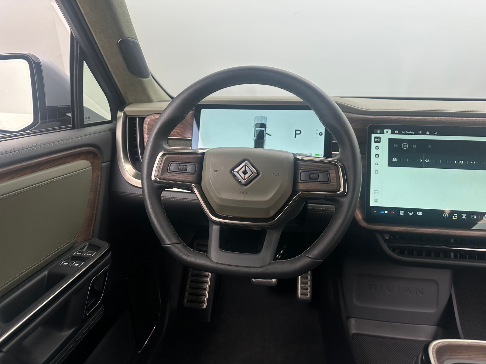 Thumbnail: 2022 Rivian R1T - 4