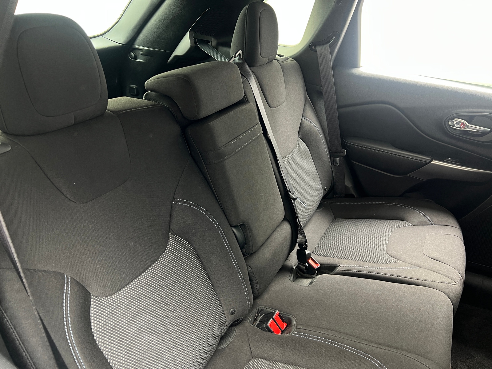 Thumbnail: 2019 Jeep Cherokee - 6