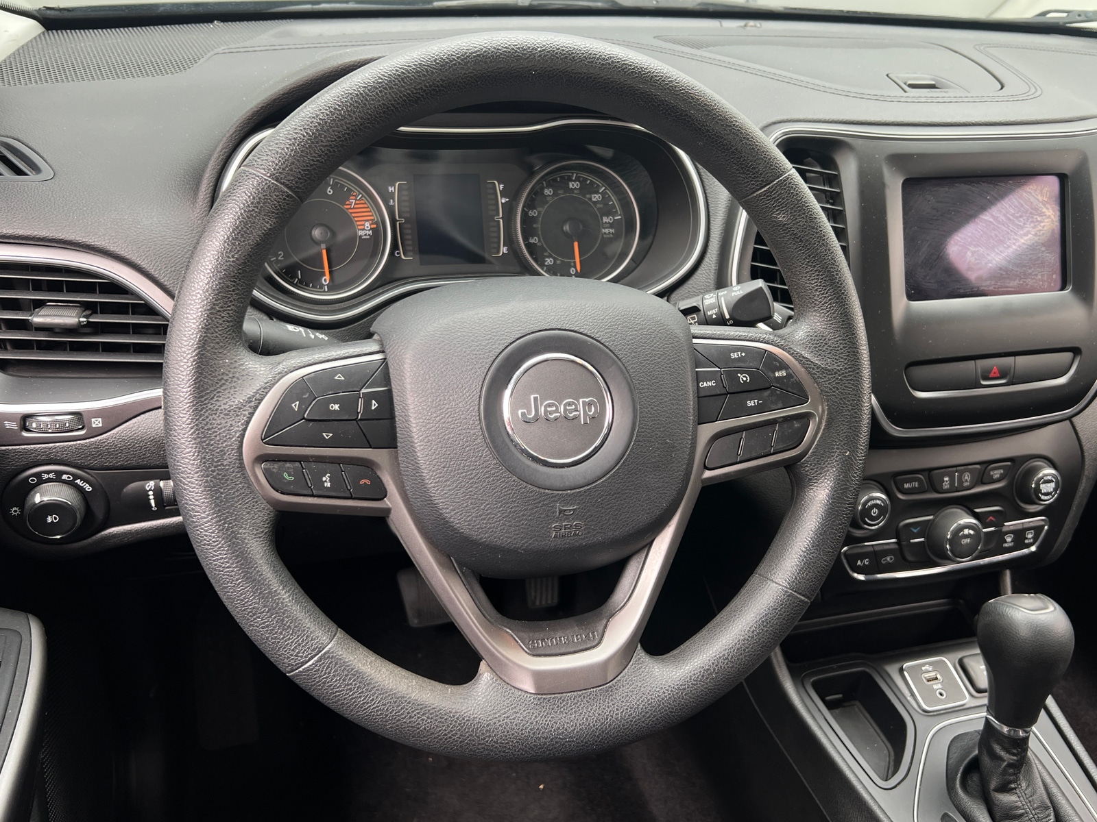 Thumbnail: 2019 Jeep Cherokee - 5
