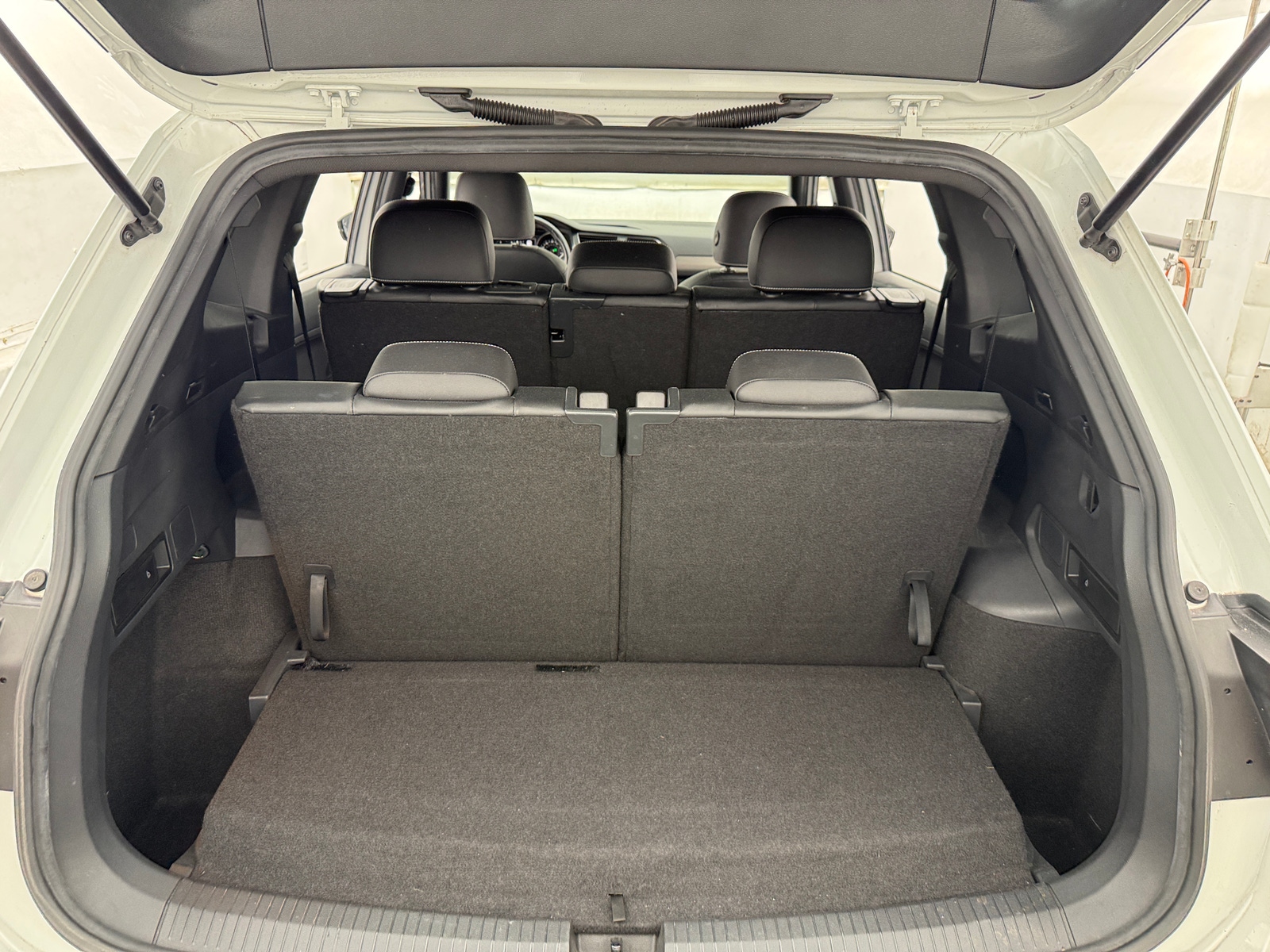 Thumbnail: 2021 Volkswagen Tiguan - 6