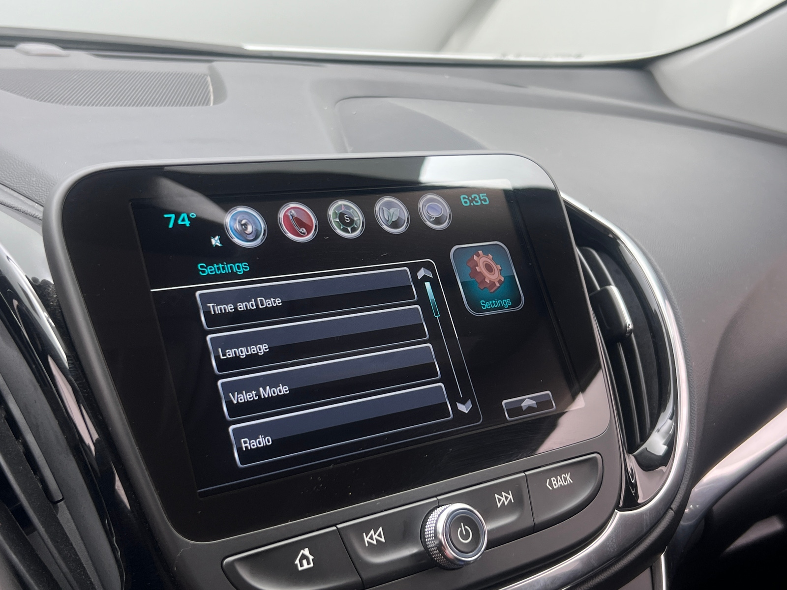 Thumbnail: 2016 Chevrolet Volt - 3