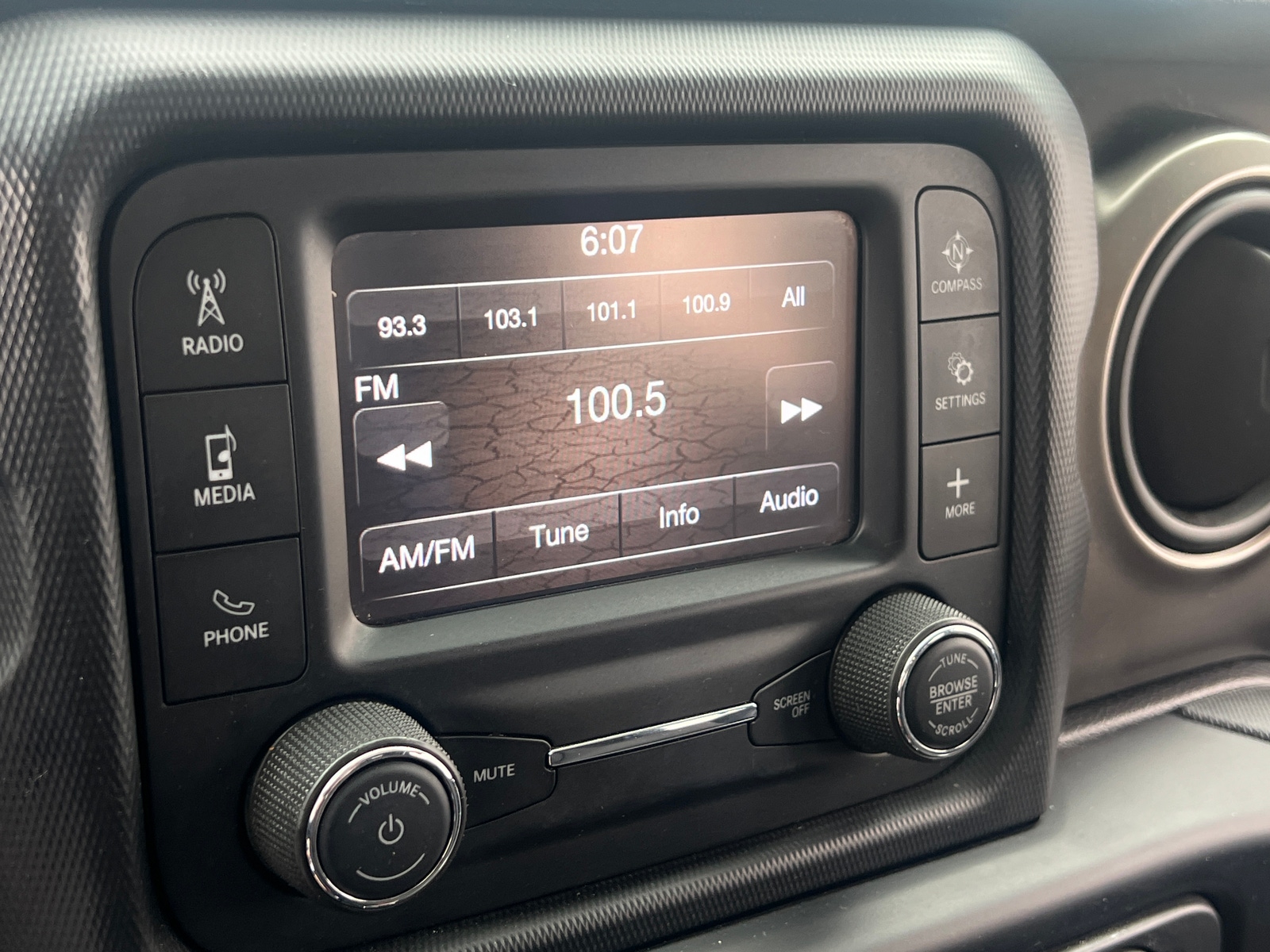 Thumbnail: 2020 Jeep Gladiator - 4