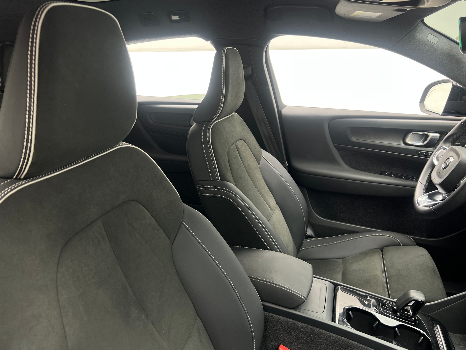 Thumbnail: 2023 Volvo C40 - 2