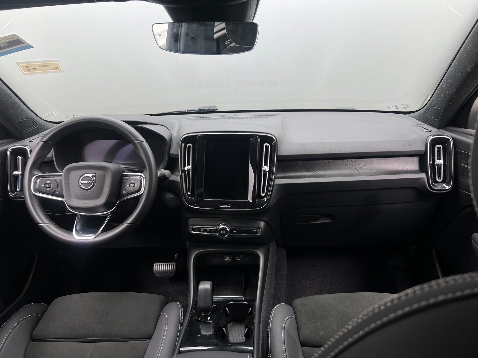 Thumbnail: 2023 Volvo C40 - 3