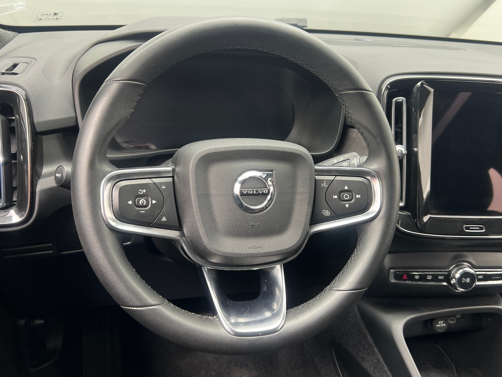 Thumbnail: 2023 Volvo C40 - 5