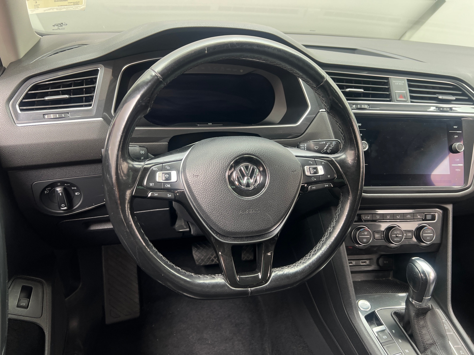 Thumbnail: 2018 Volkswagen Tiguan - 4