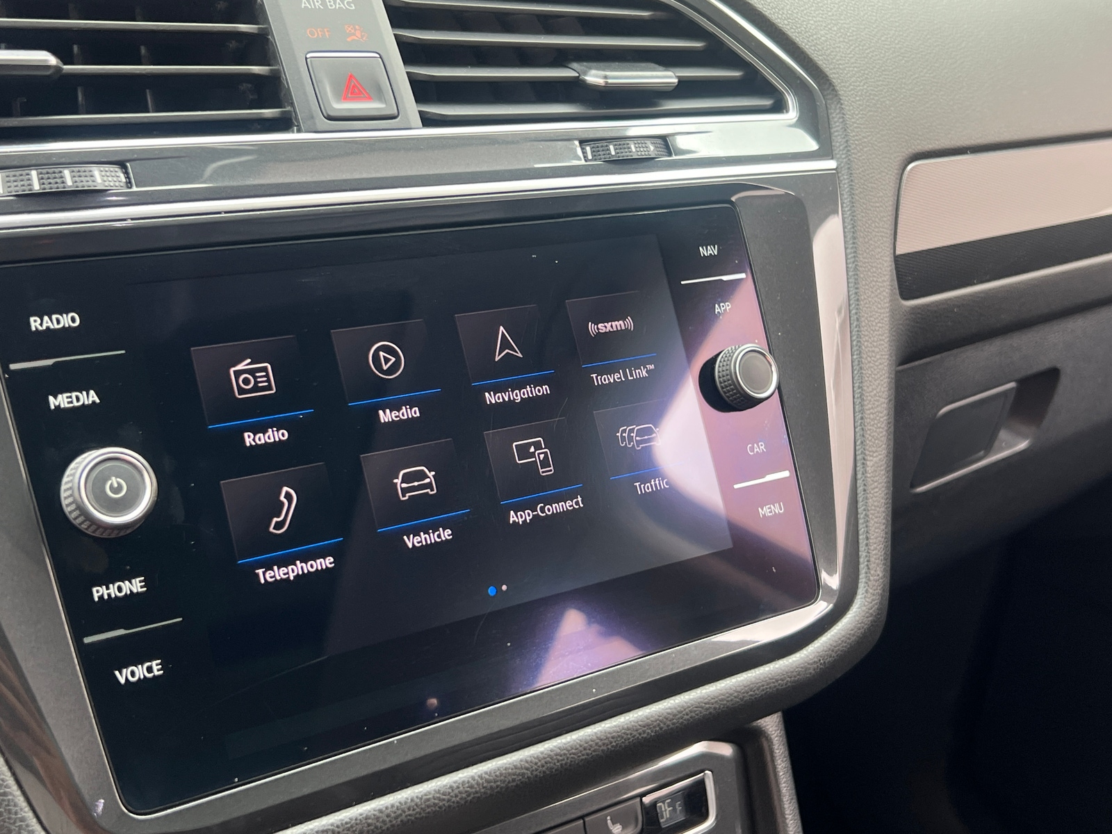 Thumbnail: 2018 Volkswagen Tiguan - 3