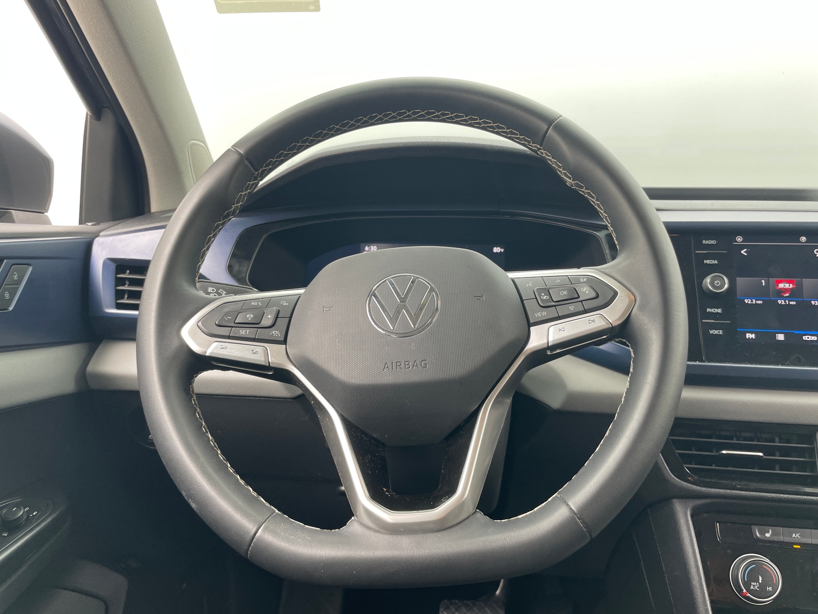 Thumbnail: 2023 Volkswagen Taos - 5