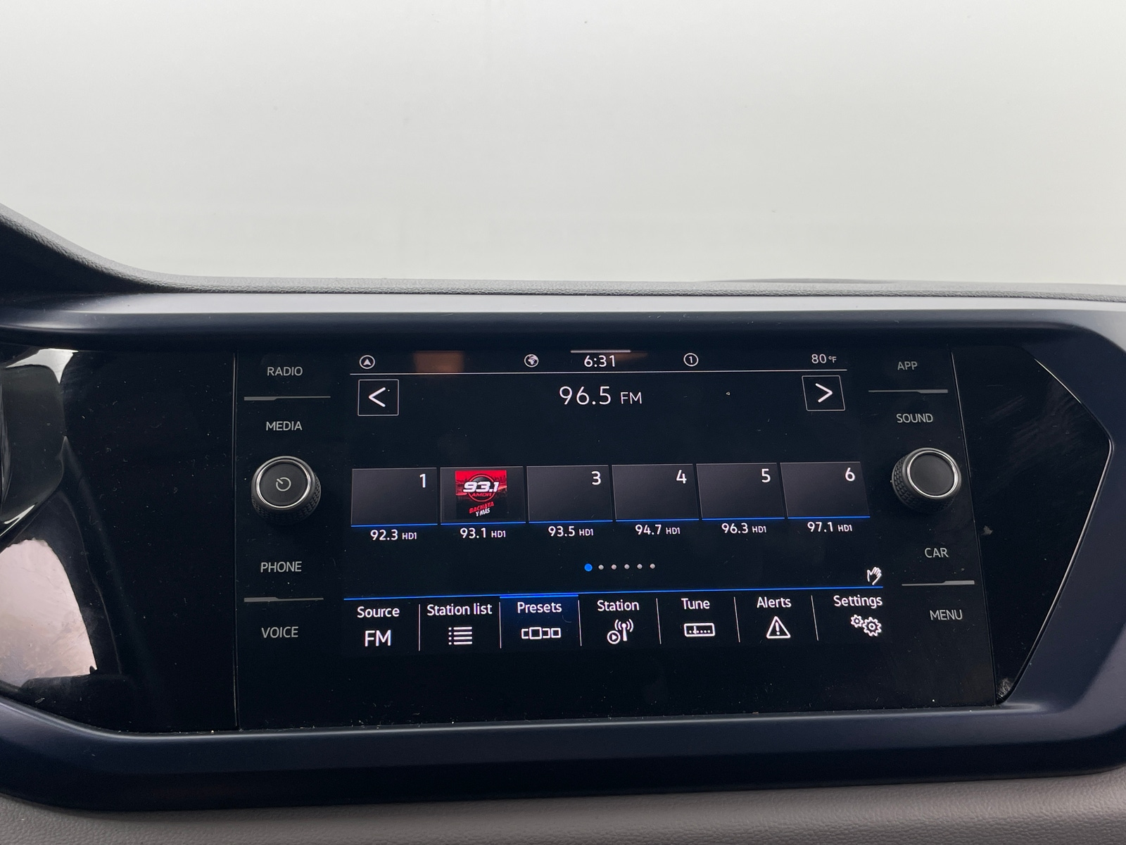 Thumbnail: 2023 Volkswagen Taos - 4